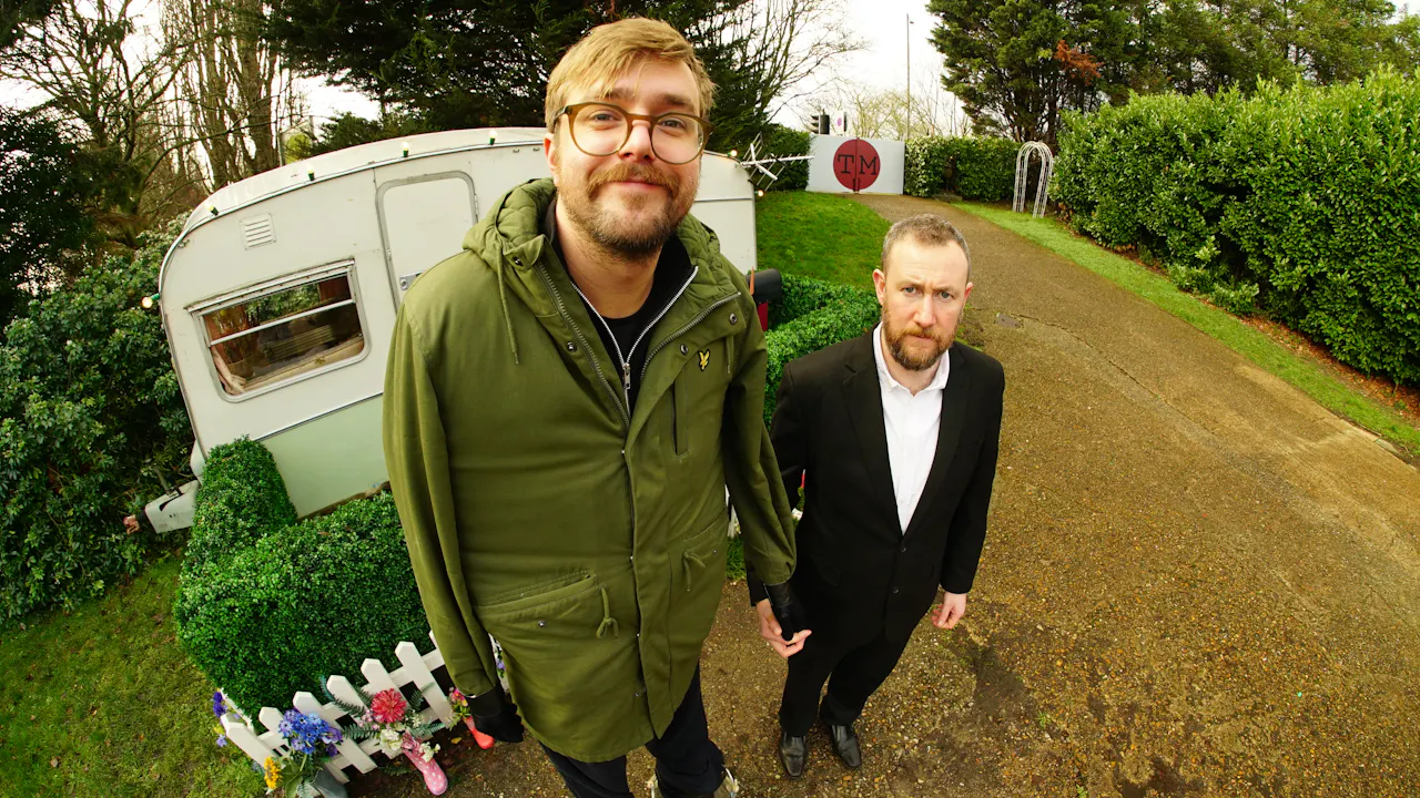 Ep 10 - Clumpy Swayey Clumsy Man - Season 8 Taskmaster UK - TASKMASTER ...