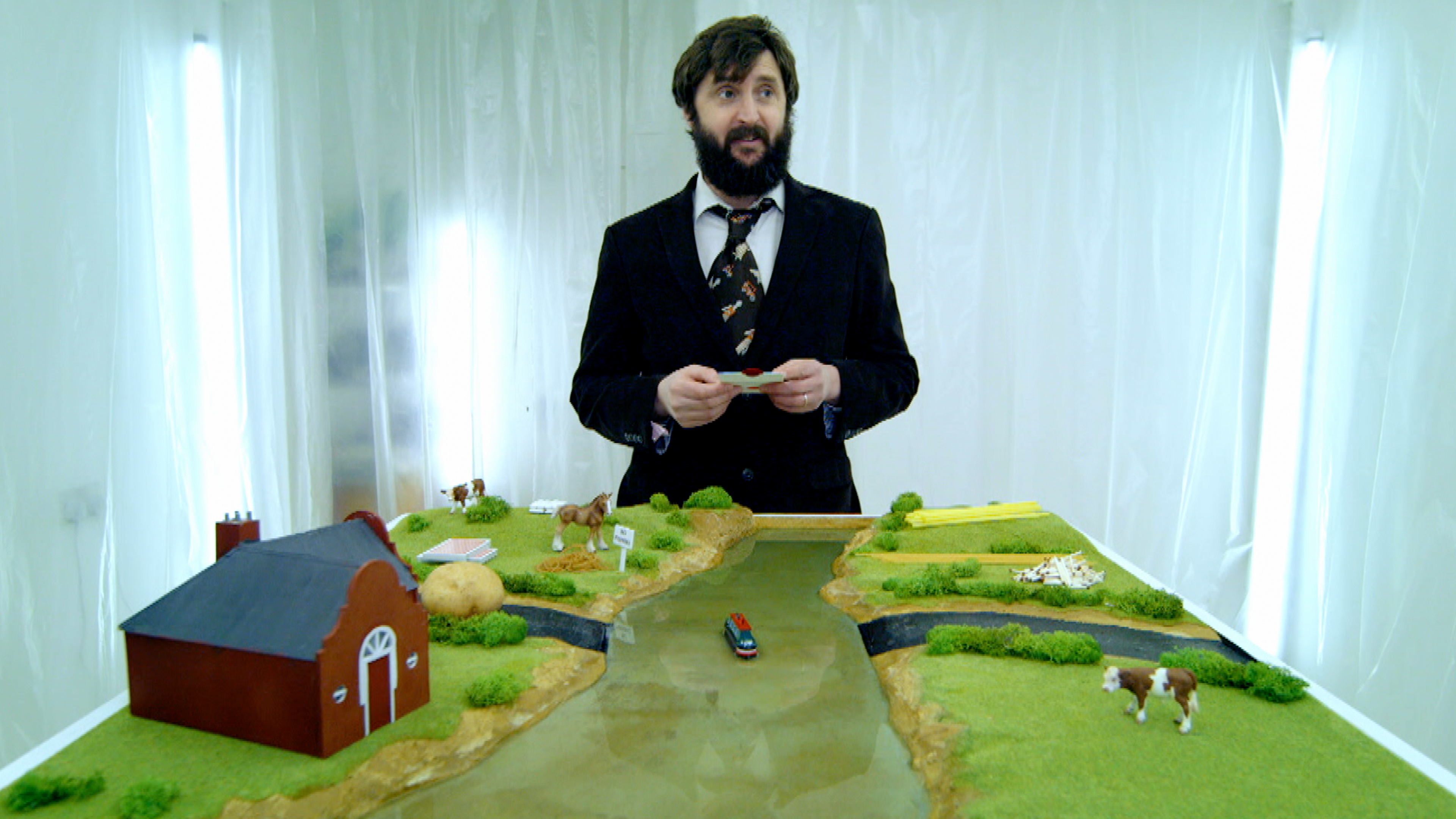 Season 2, Ep 5 'There's Strength in Arches' Taskmaster UK