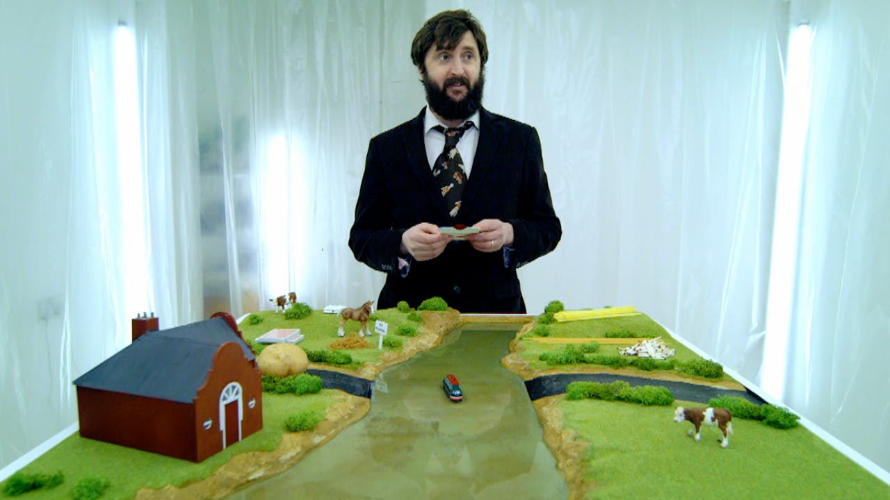 Season 2, Ep 5 'There's Strength in Arches' Taskmaster UK - Season 2 ...