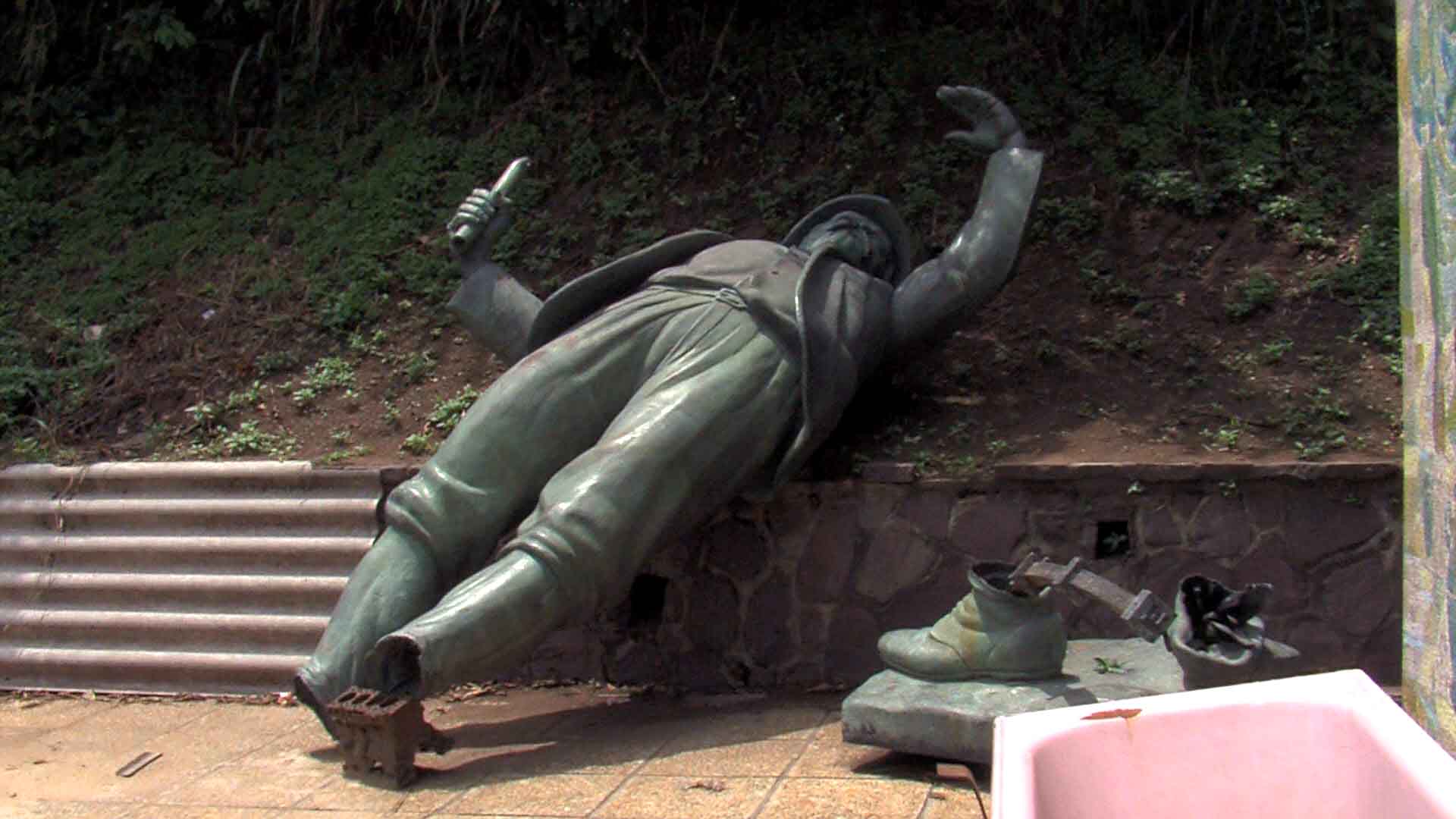 Spectres (Sven Augustijnen, 2011)