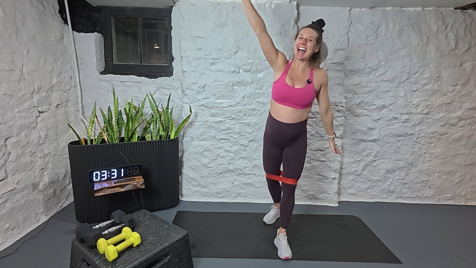 Rounded Glutes & Shoulders Sweat