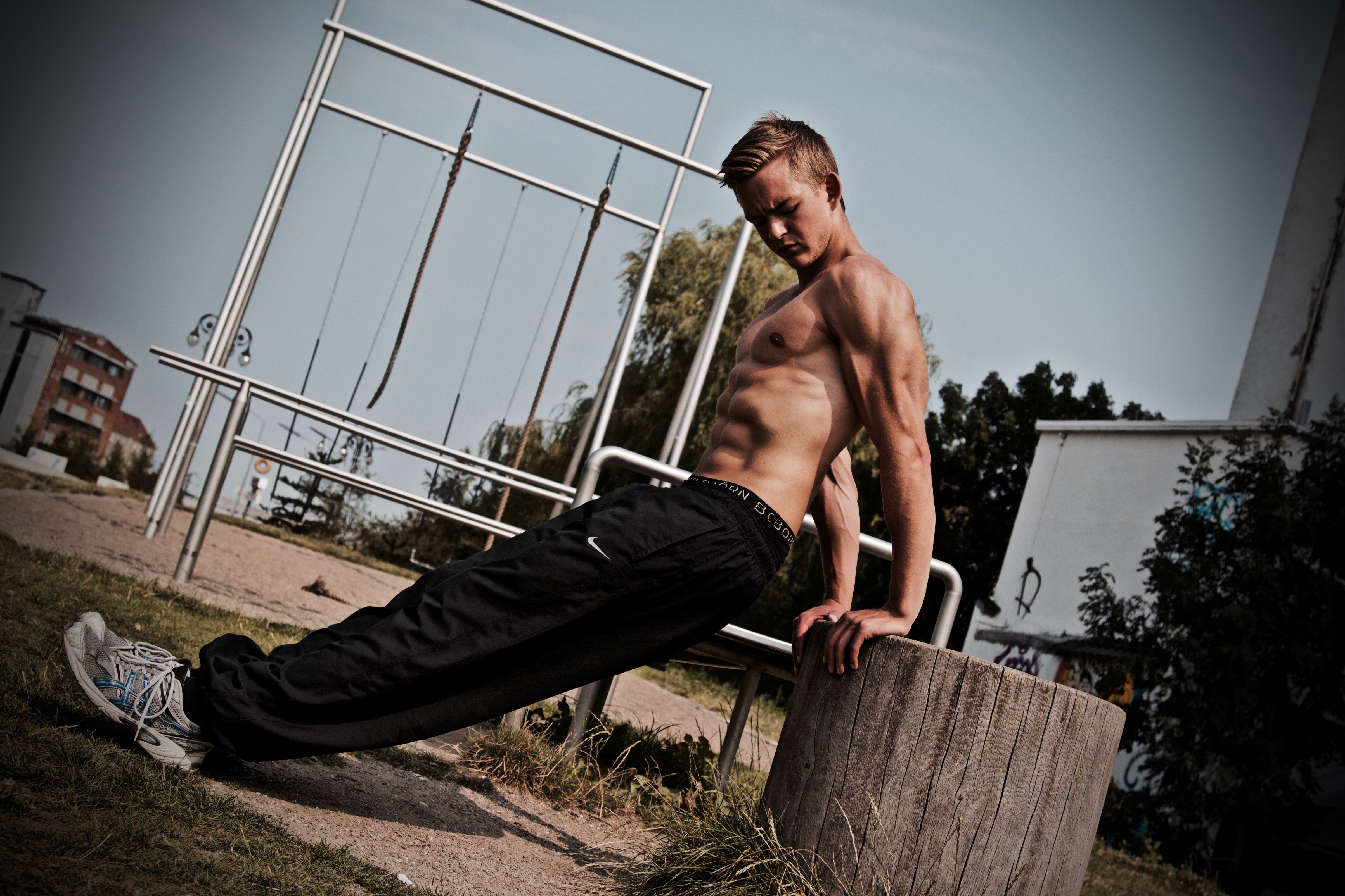 Split routine: Tricep push ups! + Explanation!