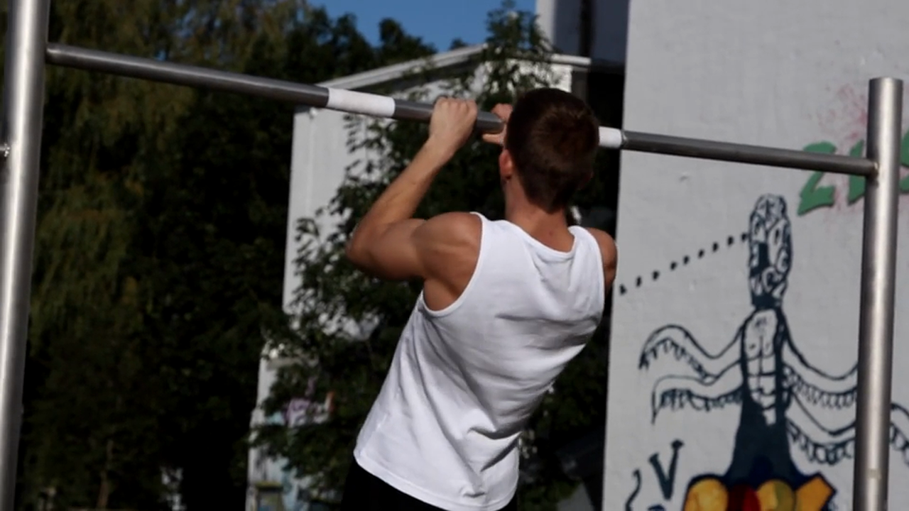Close grip pull ups