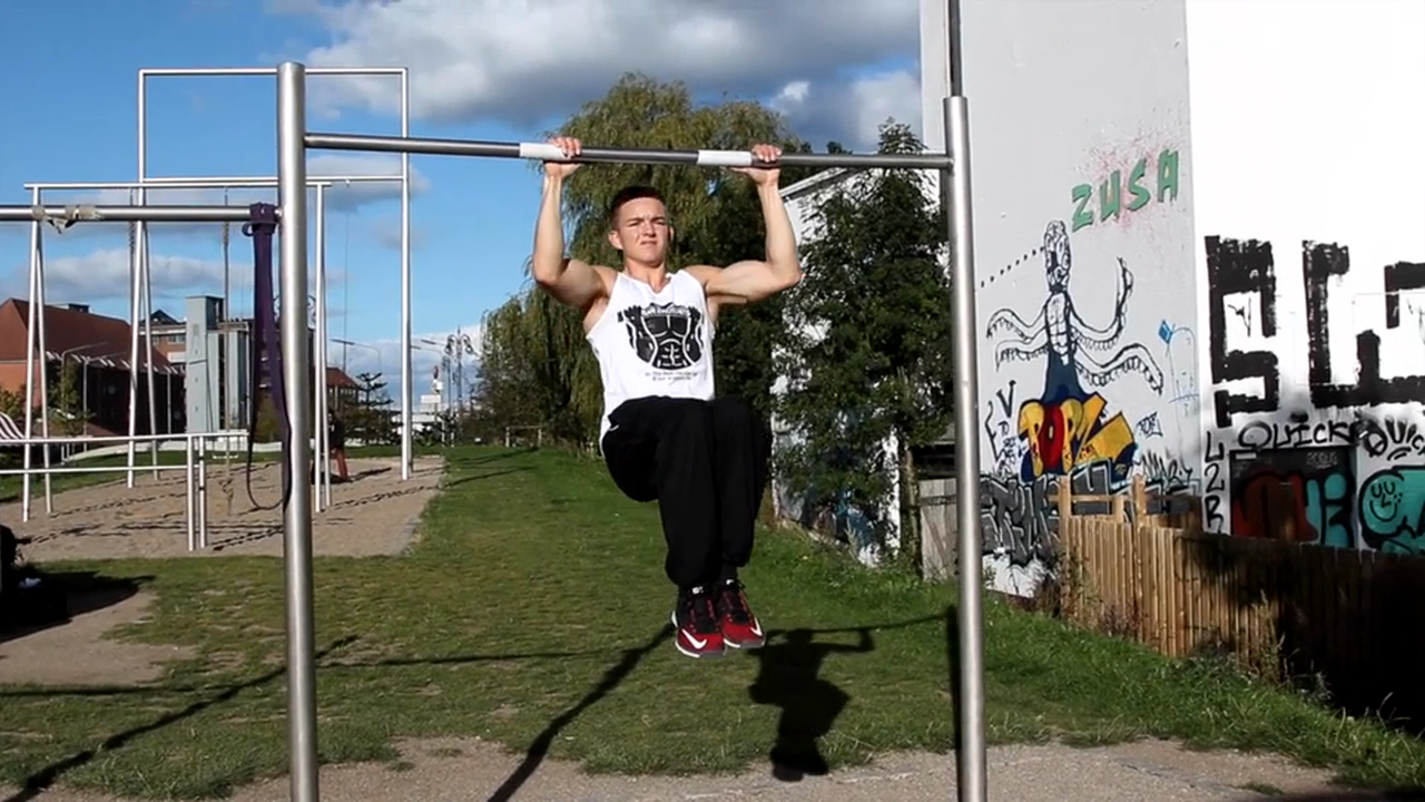 Tucked core pull ups