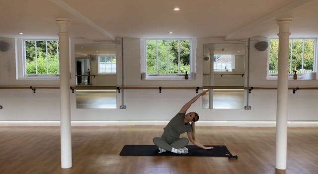 27 MIN BEGINNER FULL BODY BARRE W/WEI...