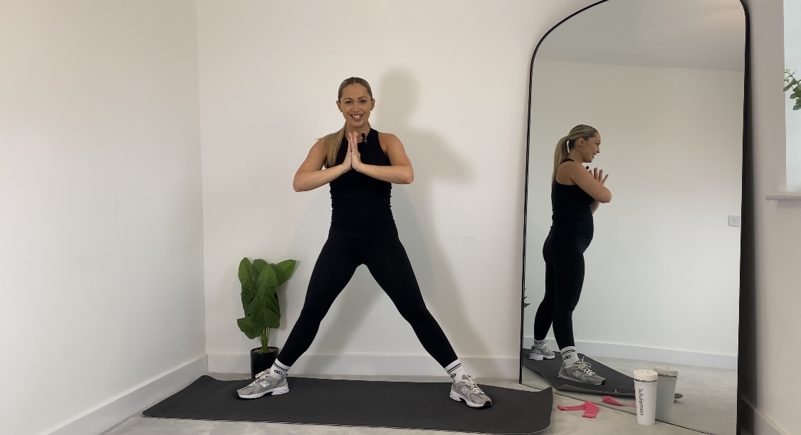 18 MIN BARRE SWEAT: GLUTES 