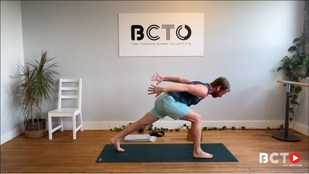 CollectiveFlow: Vinyasa 30 w/Dylan