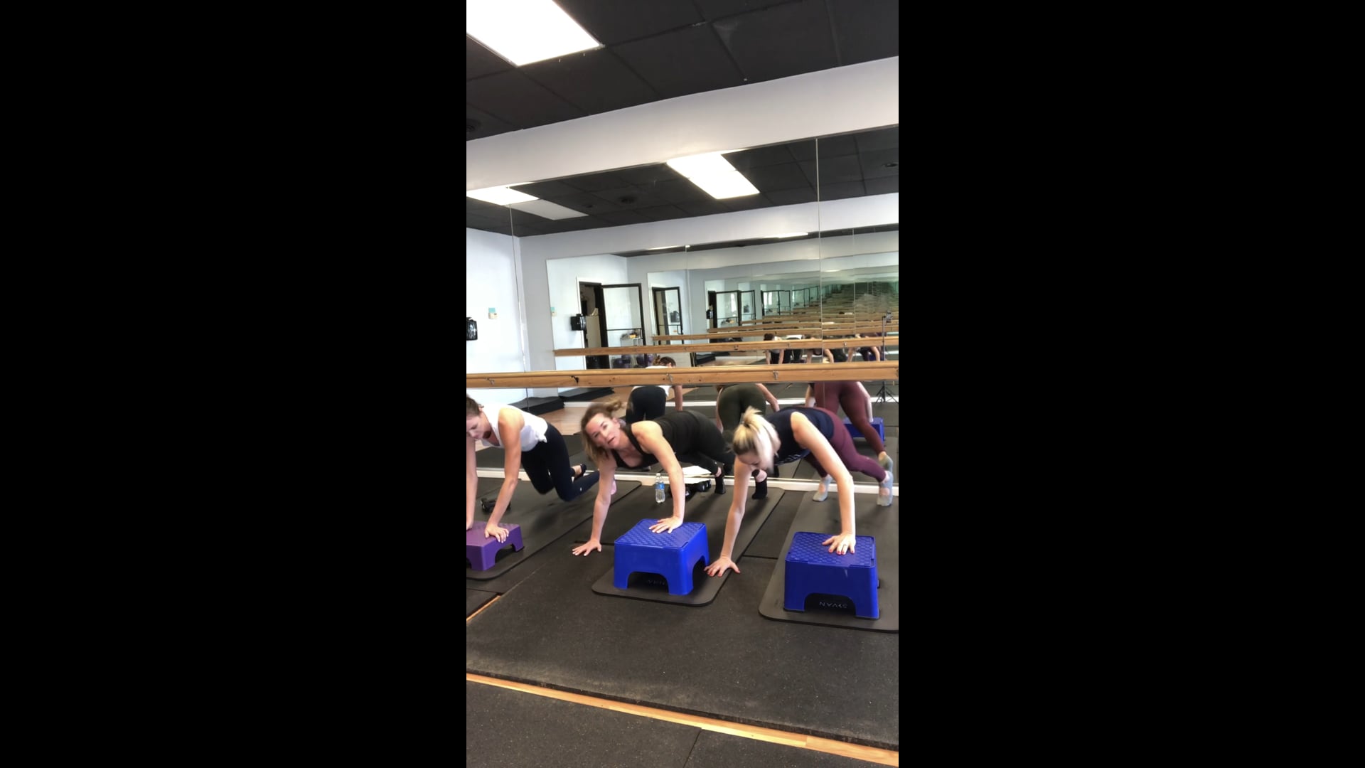 Upper body with a step/box 