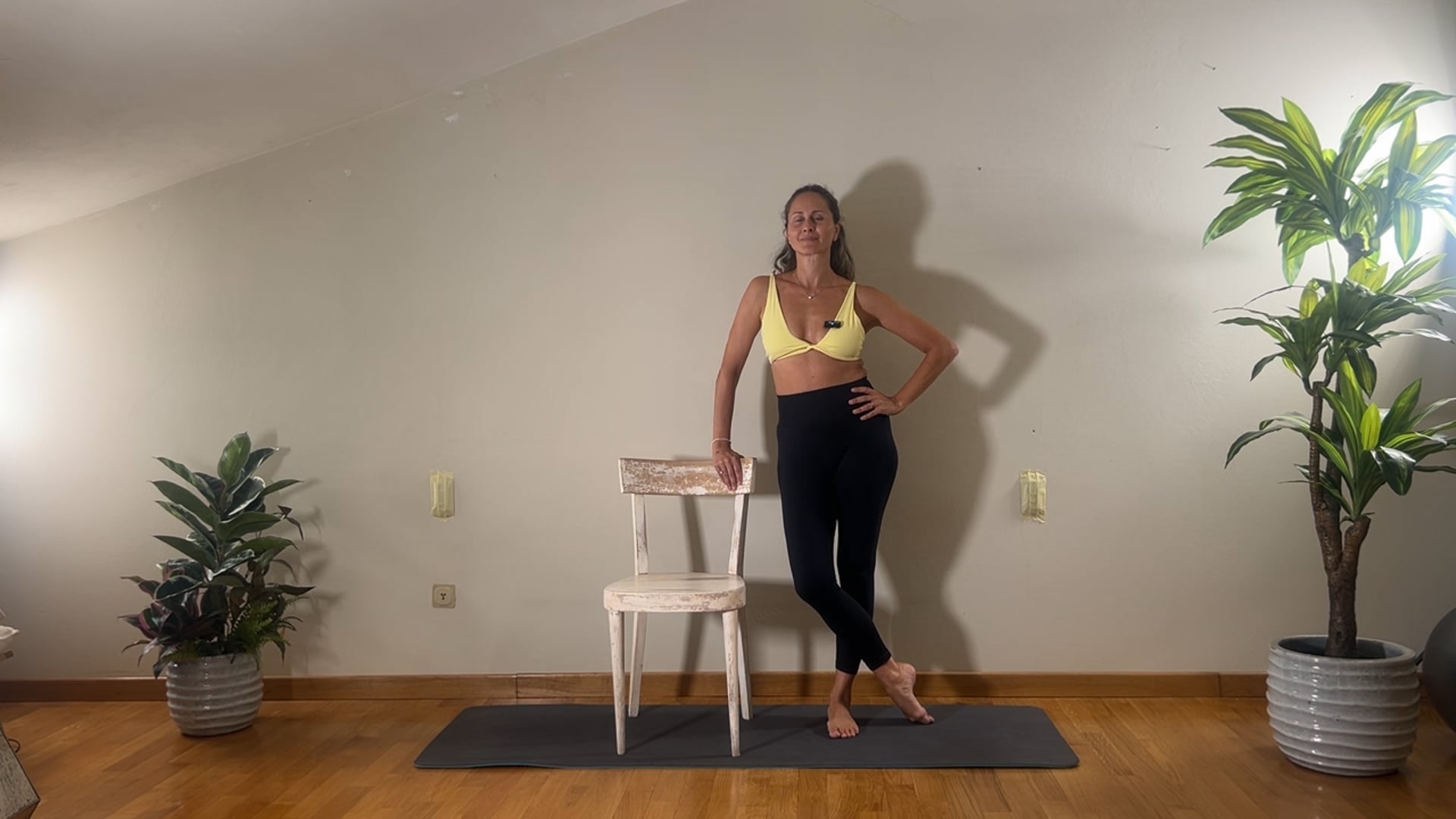 Miniworkout - addominali isometrici con sedia