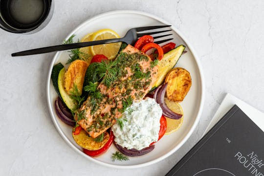 MEDITERRANEAN SALMON AND VEGETABLES 