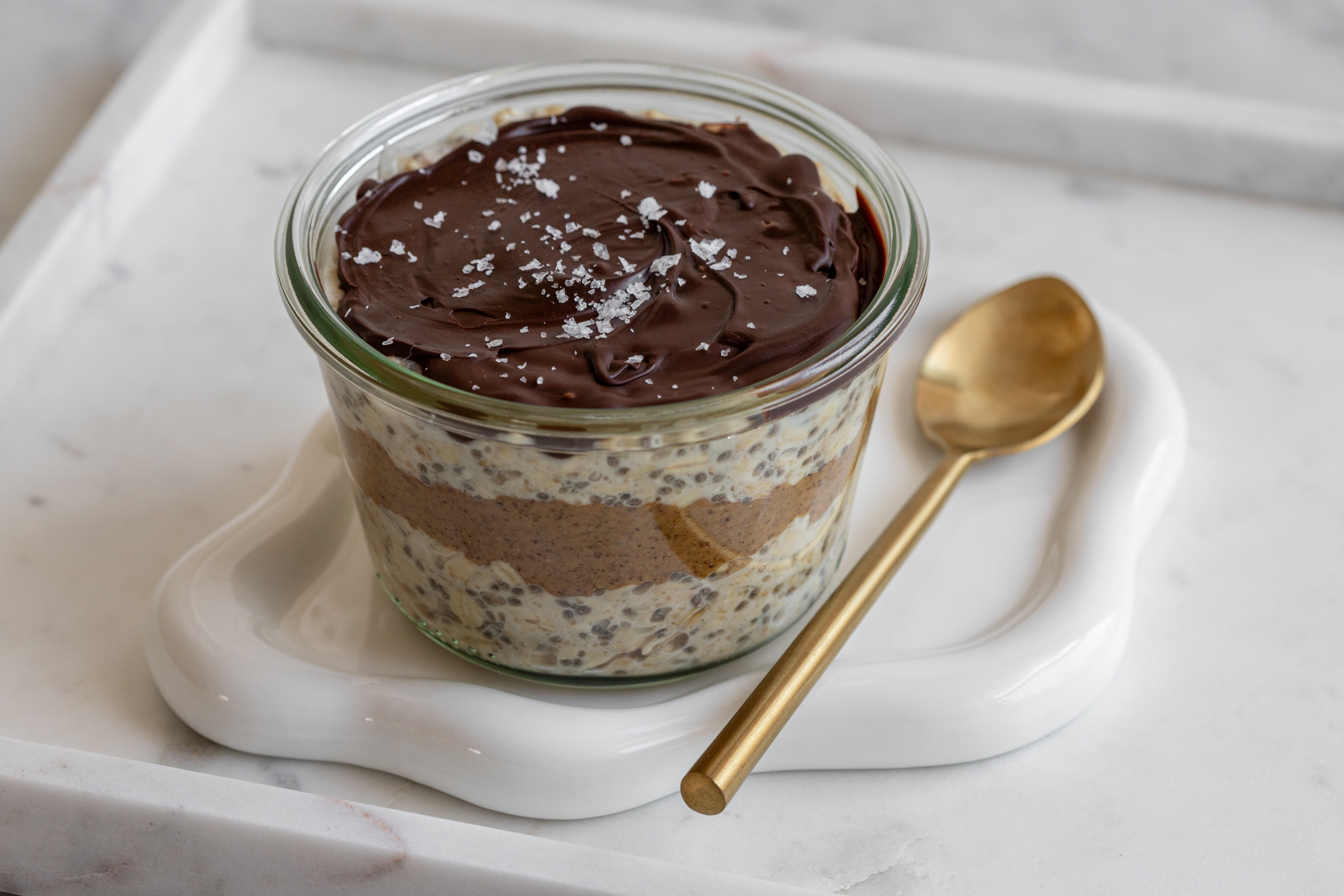 ALMOND BUTTER CUP OVERNIGHT OATS