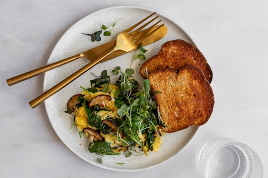 MUSHROOM & SPINACH SCRAMBLE