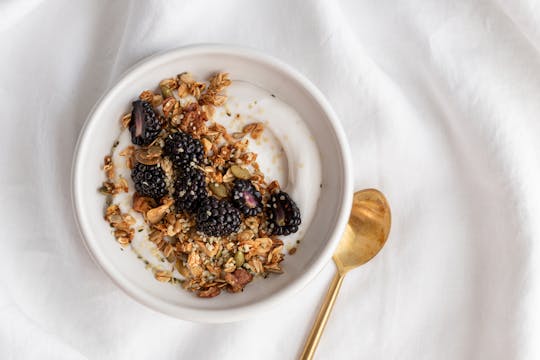 MAPLE WALNUT GRANOLA BOWL