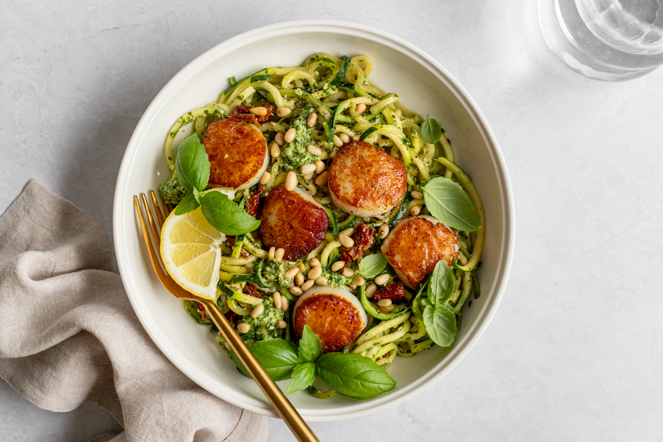 RECIPE - PESTO ZOODLES WITH SEARED SCALLOPS 