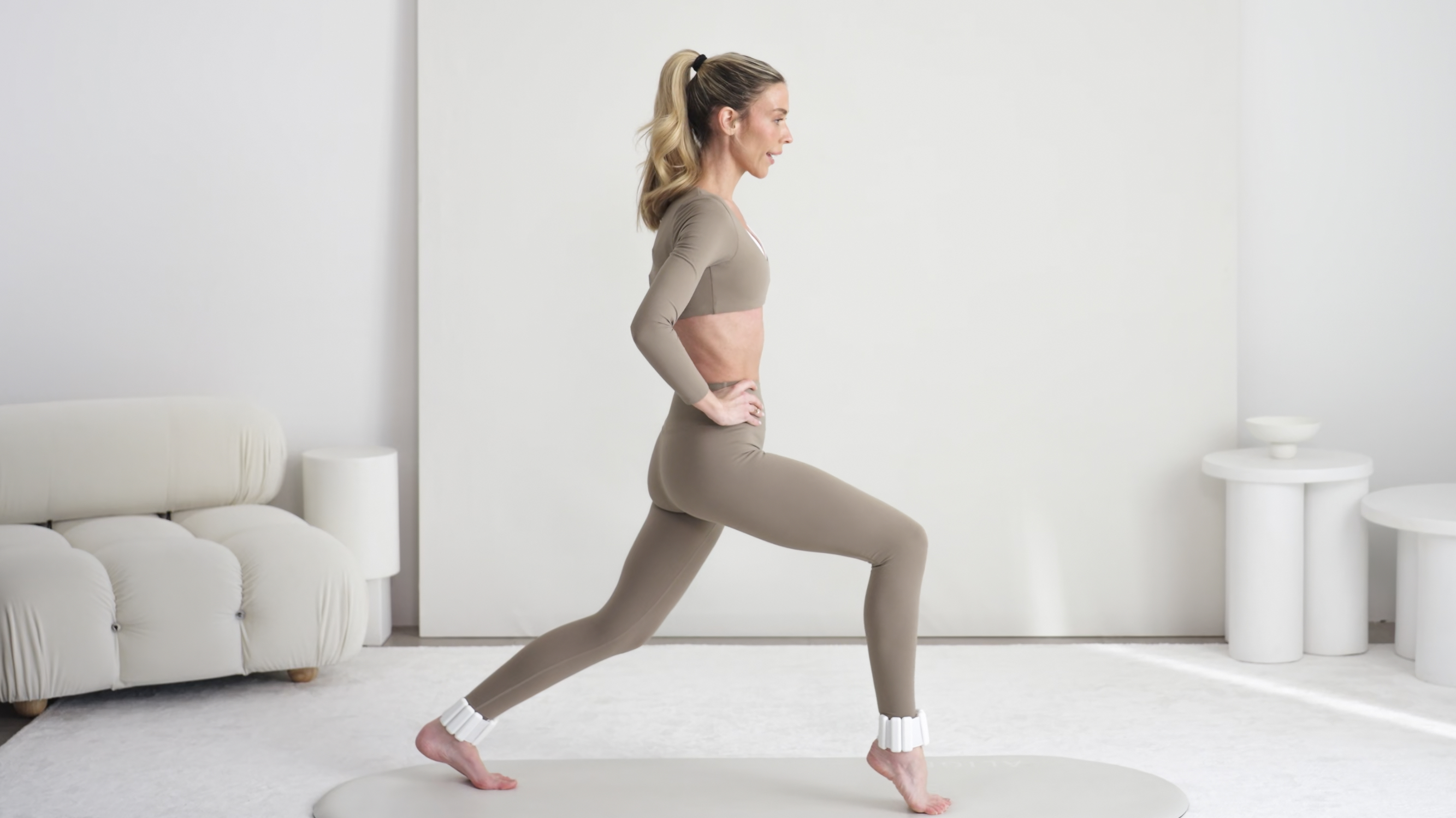 20 MIN LEGS & THIGHS POWER PILATES (WEIGHTS OPTIONAL)