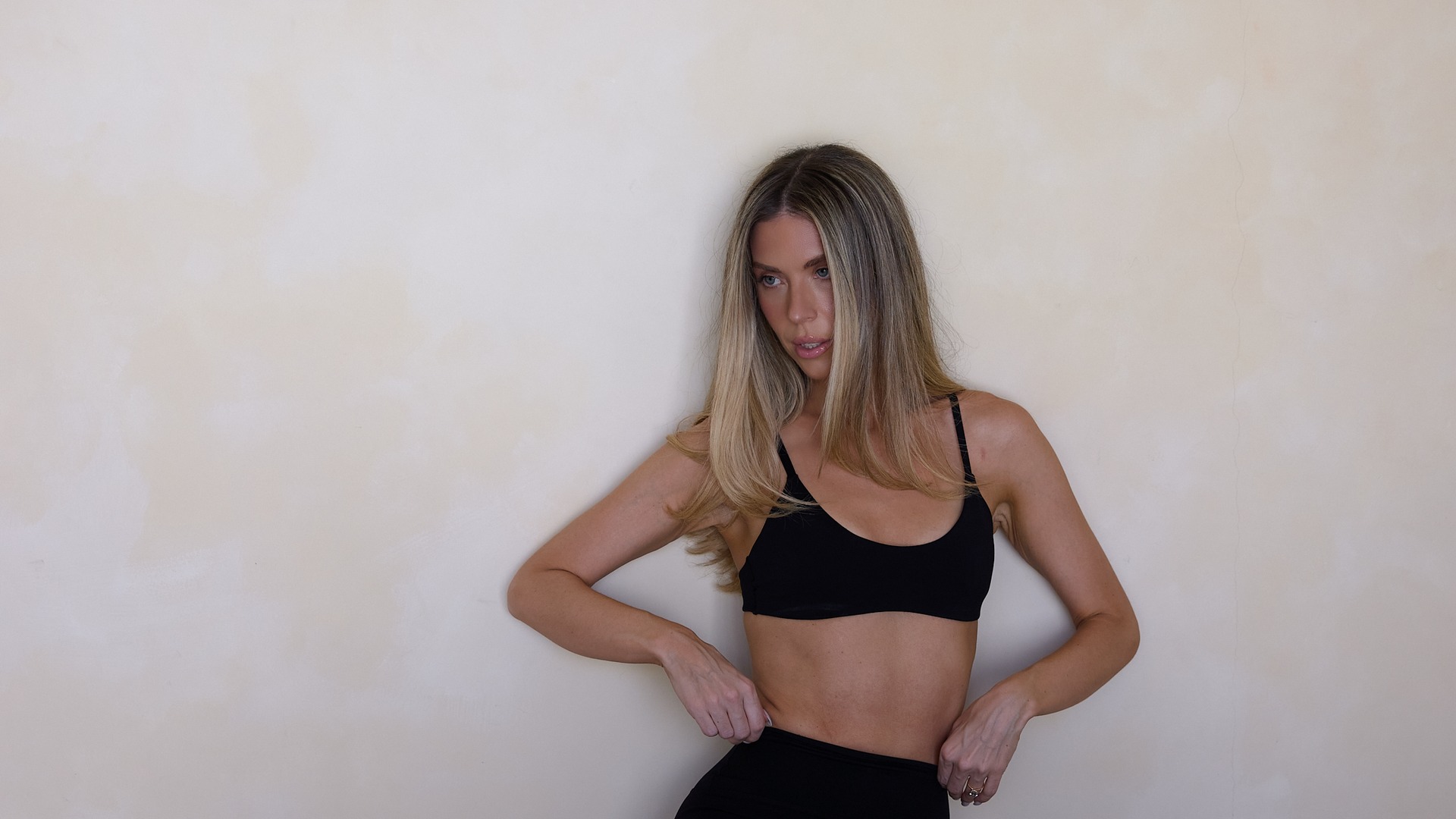 10 min · Express abs + waist Pilates (weights optional)