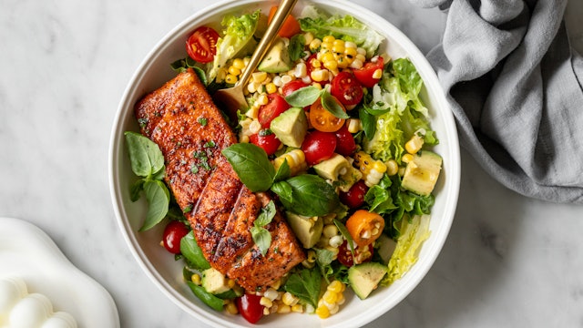 RECIPE - CORN & AVOCADO SUMMER SALAD WITH SPICY SALMON