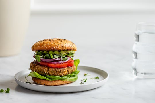 CALIFORNIA STYLE VEGGIE BURGER