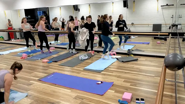 BEATS at Home: HOT Barre/Pilates Live...