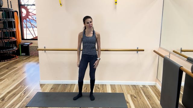 20 Minute Barre Workout With a Barre