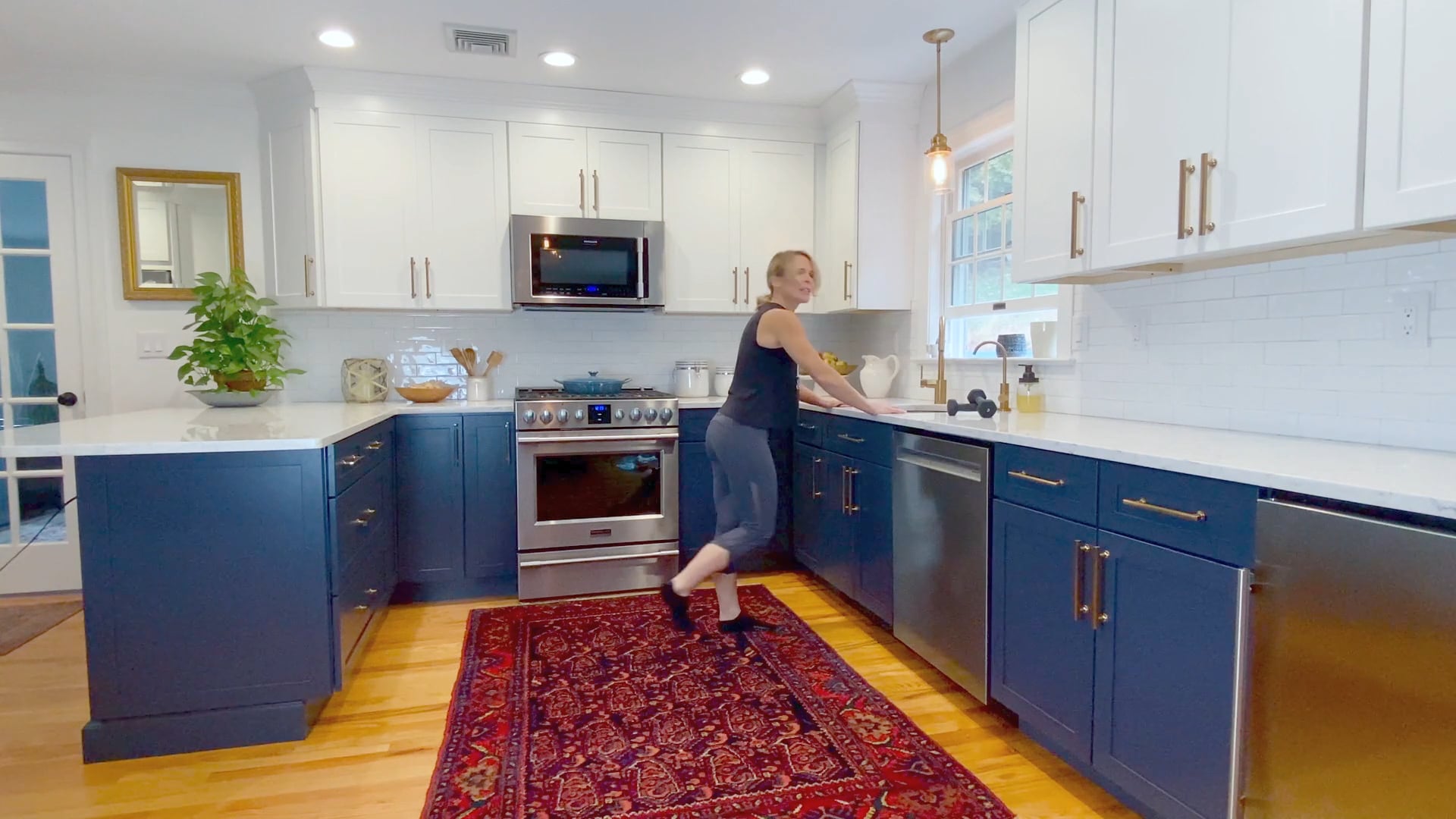 Quick Kitchen Barre Workout 2 - 17 min