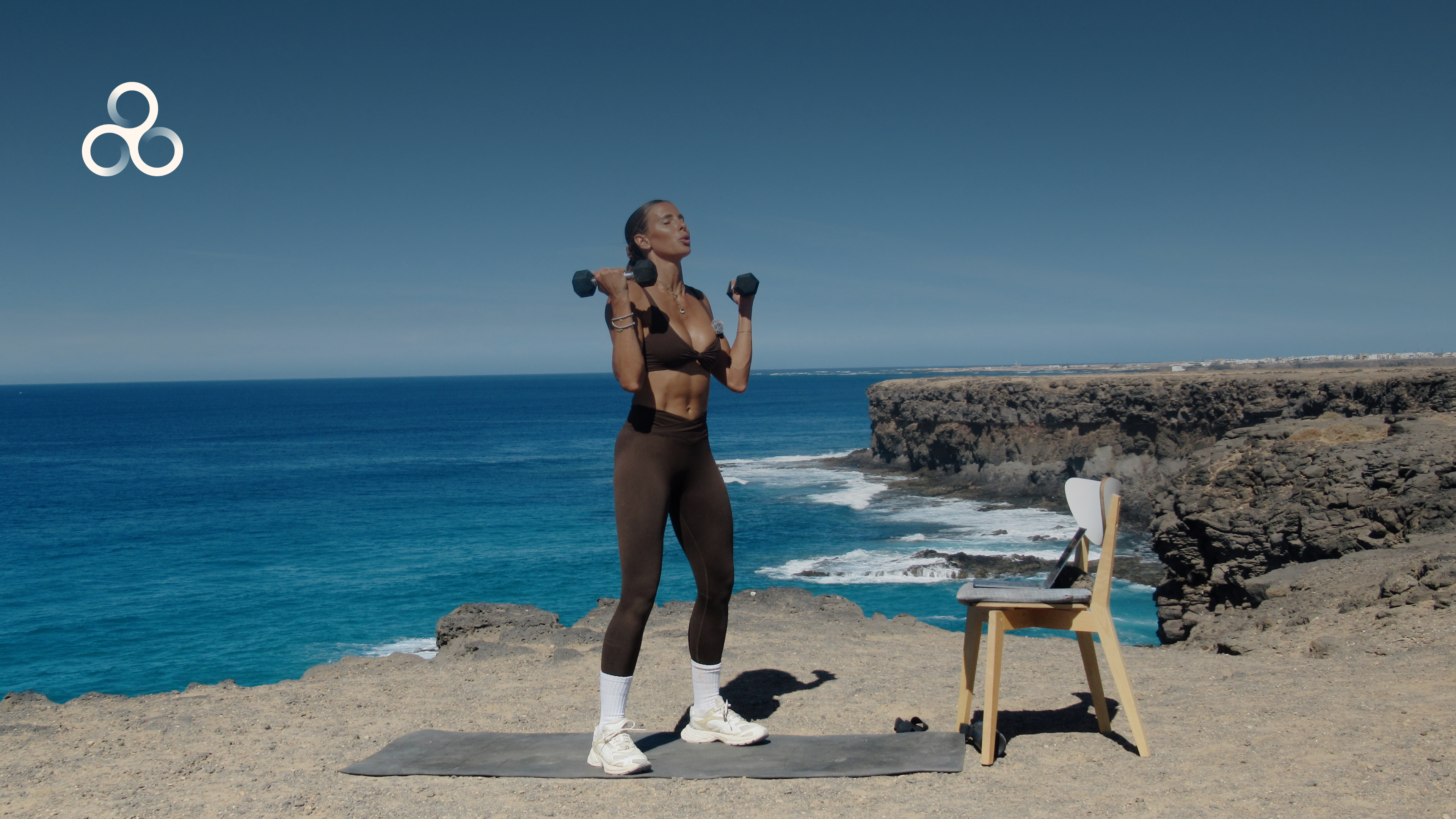 Total Body (con manubri, sedia e banda elastica)