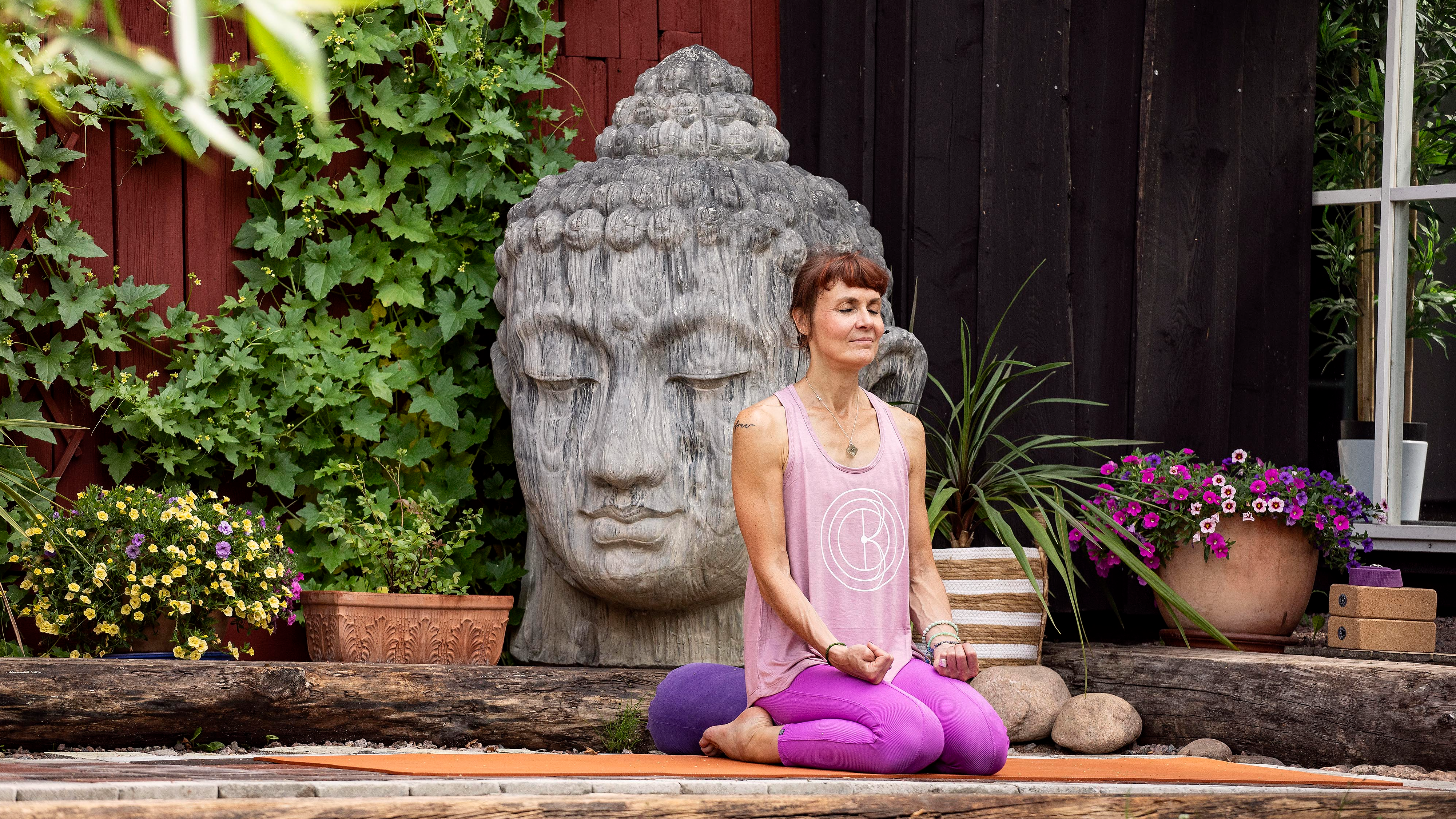 Mudrameditaatio masennukseen ja ahdistukseen / Outi Pikkuoksa /  15 min.