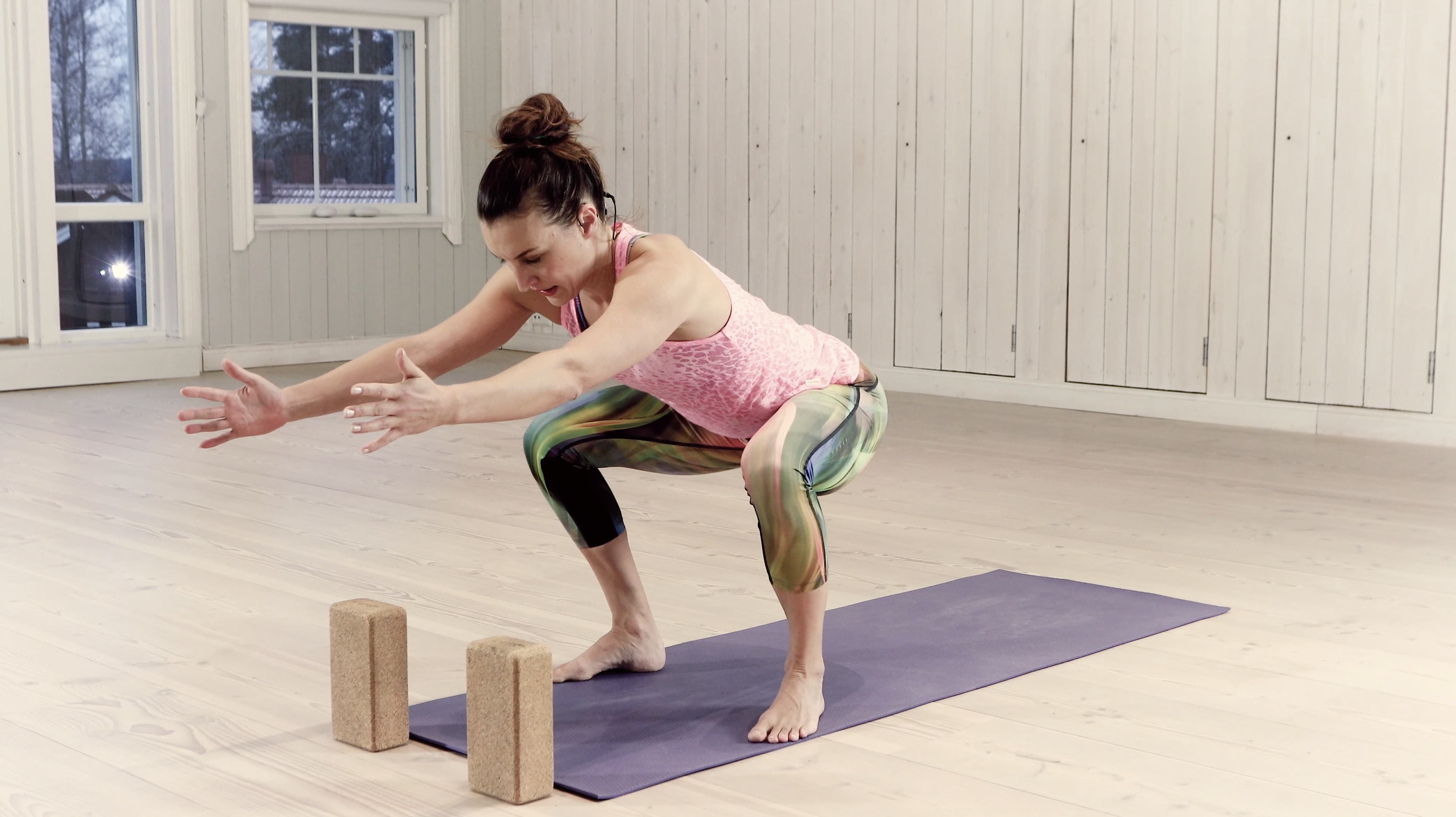 Yoga HIIT / Mia Jokiniva / taso 2-3 / 30 min.