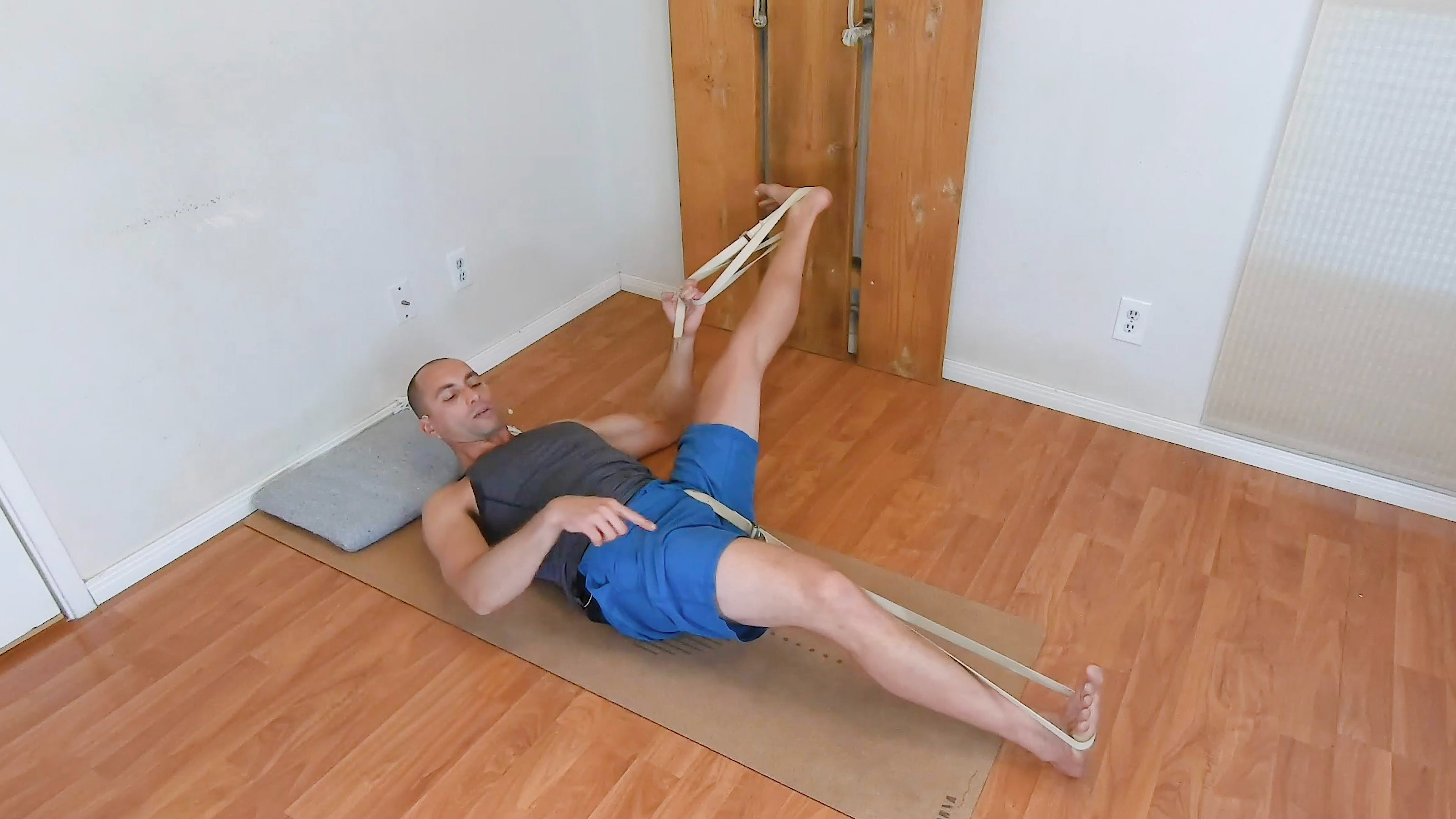 Yoga for Stiff Hips (part 1) / Elia Nikolaev / 30 min. 