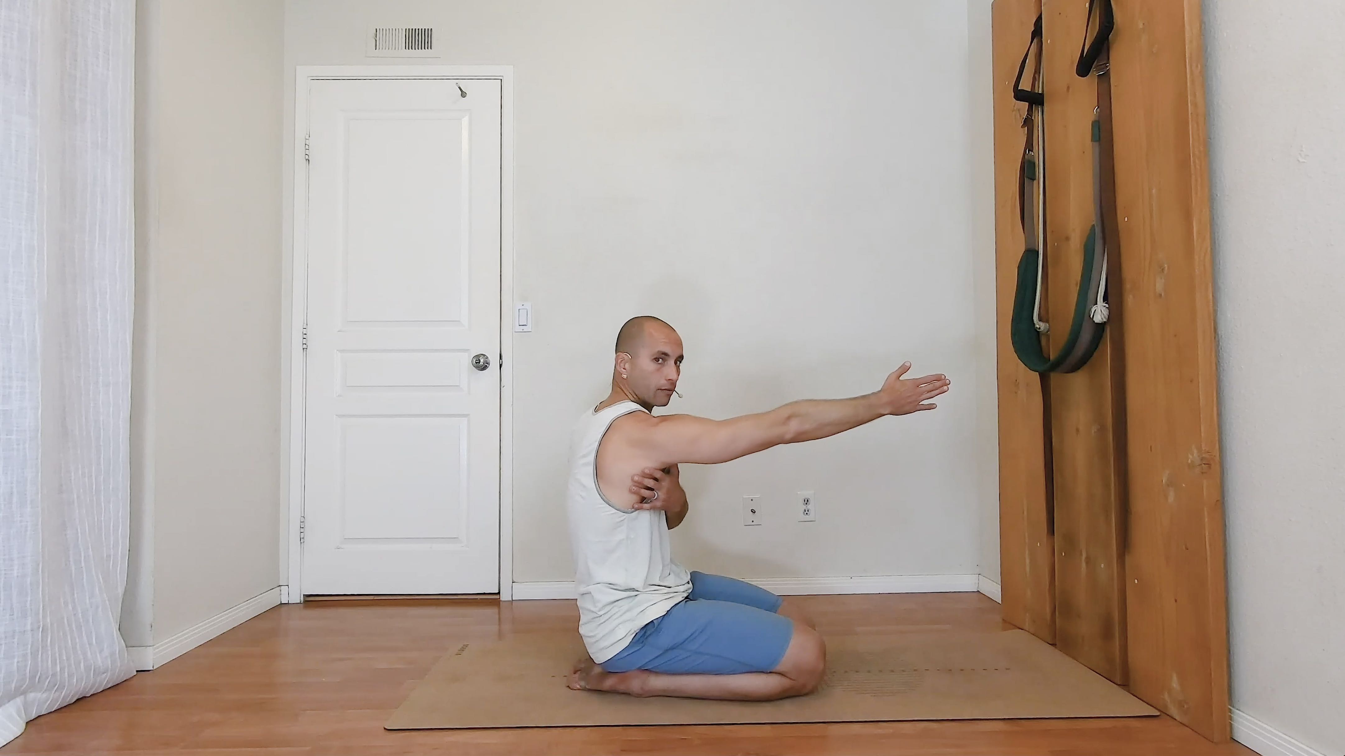 Yoga for shoulder stability / Elia Nikolaev / 30 min.