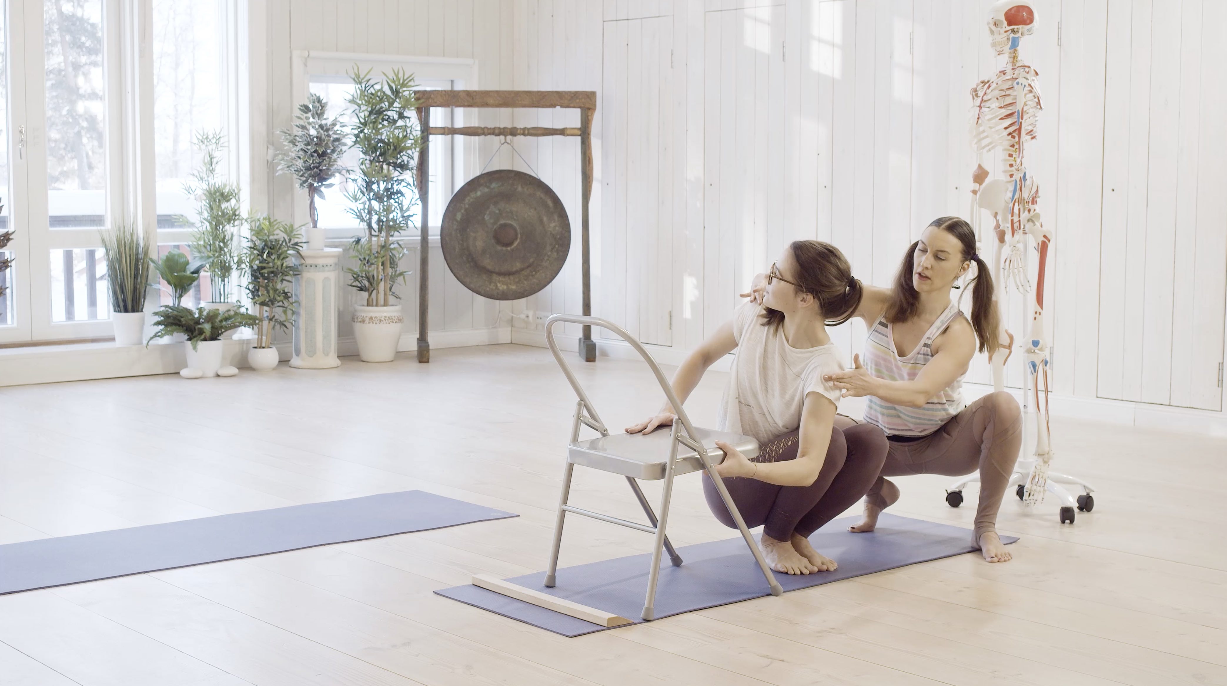 Utkatasana - pasasana / Mia Jokiniva / 10 min. 