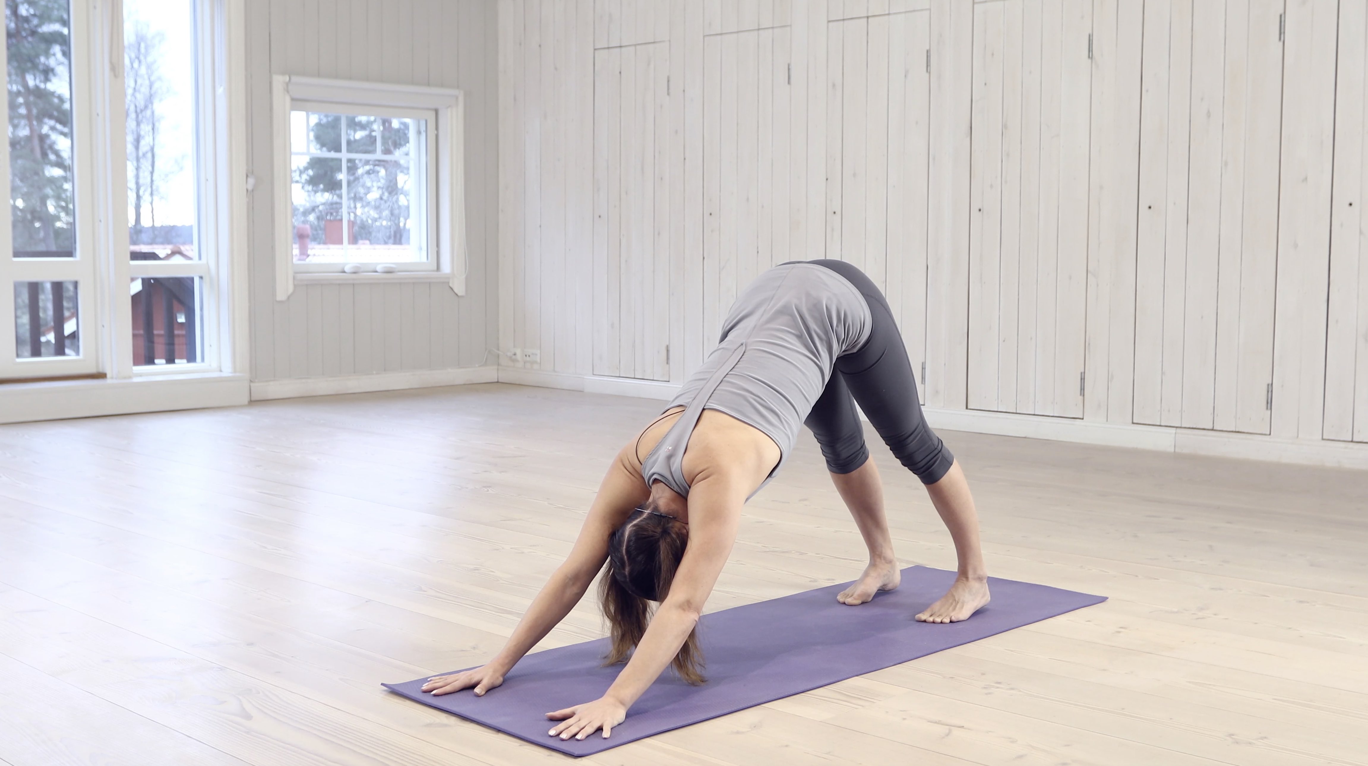 Astanga aurinkotervehdykset  / taso 2 / Mia Jokiniva / 20 min