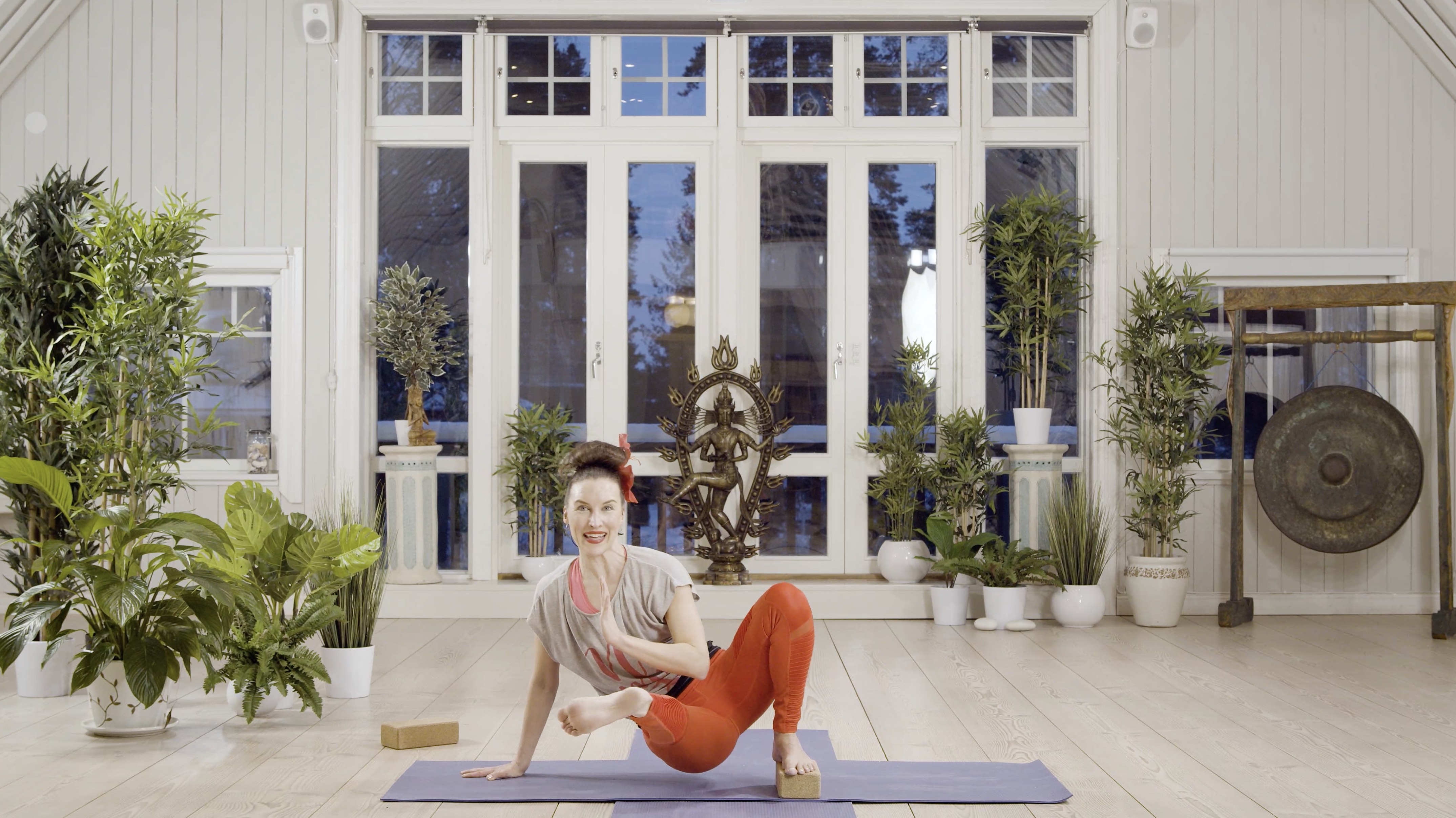 Vinyasa flow / Indran verkko / Mia Jokiniva  / Taso 2-3 / 70 min.