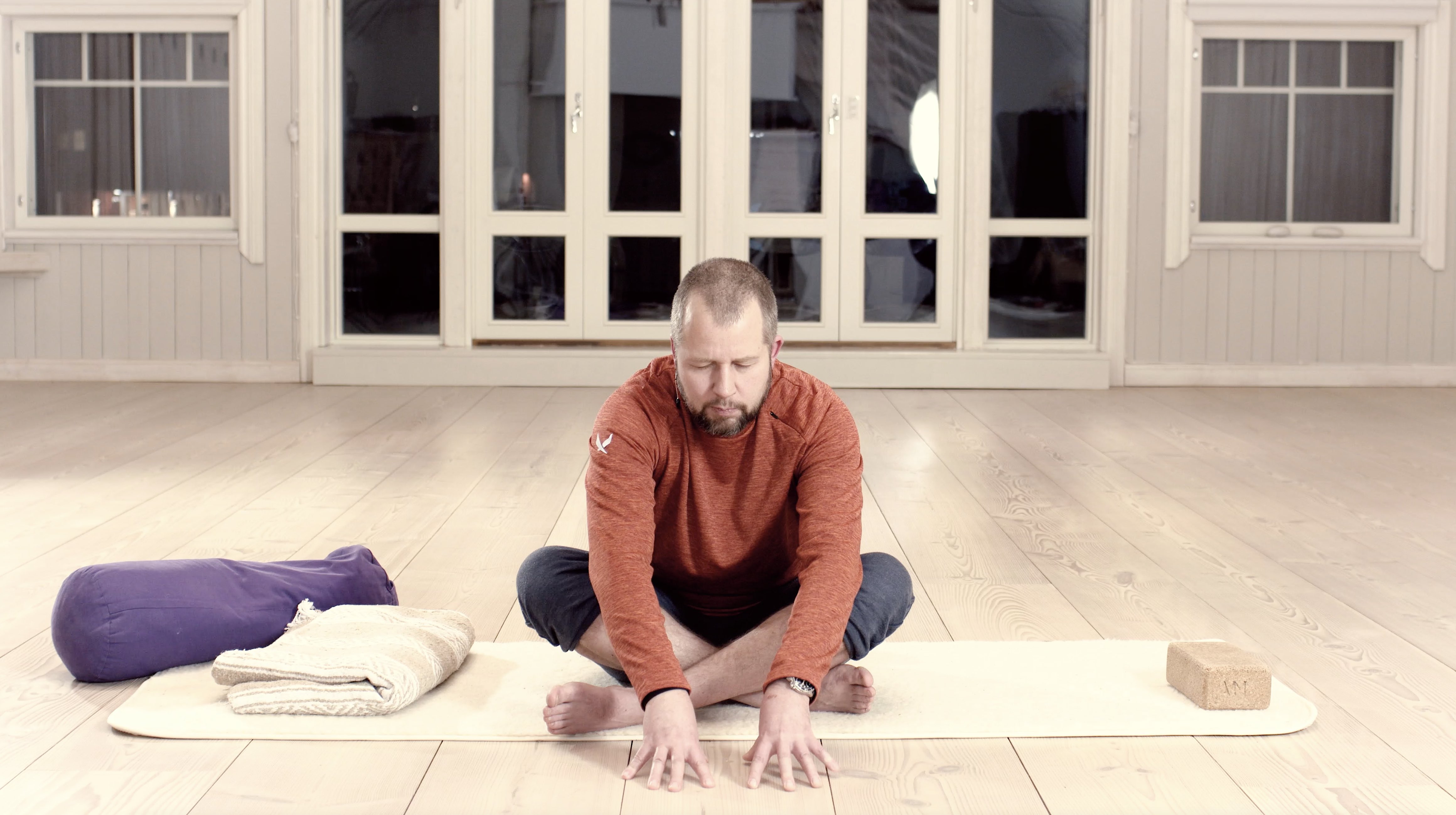 Meditatiivinen yin / Jouni Hallikainen / 55 min.