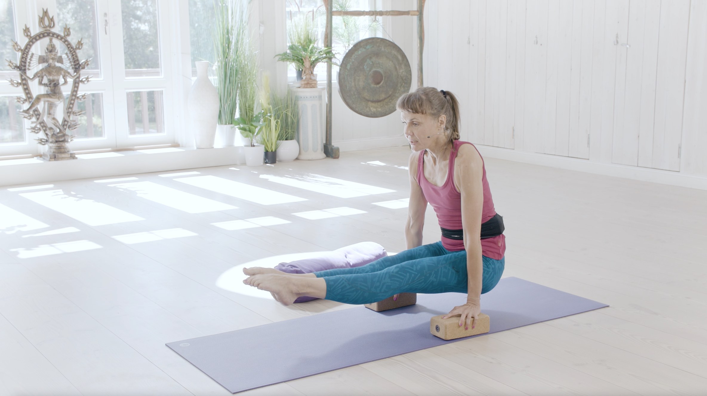 Outi Pikkuoksa / Leijuva sauva / 45 min. / Taso 2