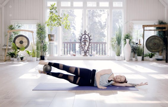 Leena Syrjälä / Tasapainoilua pilat...