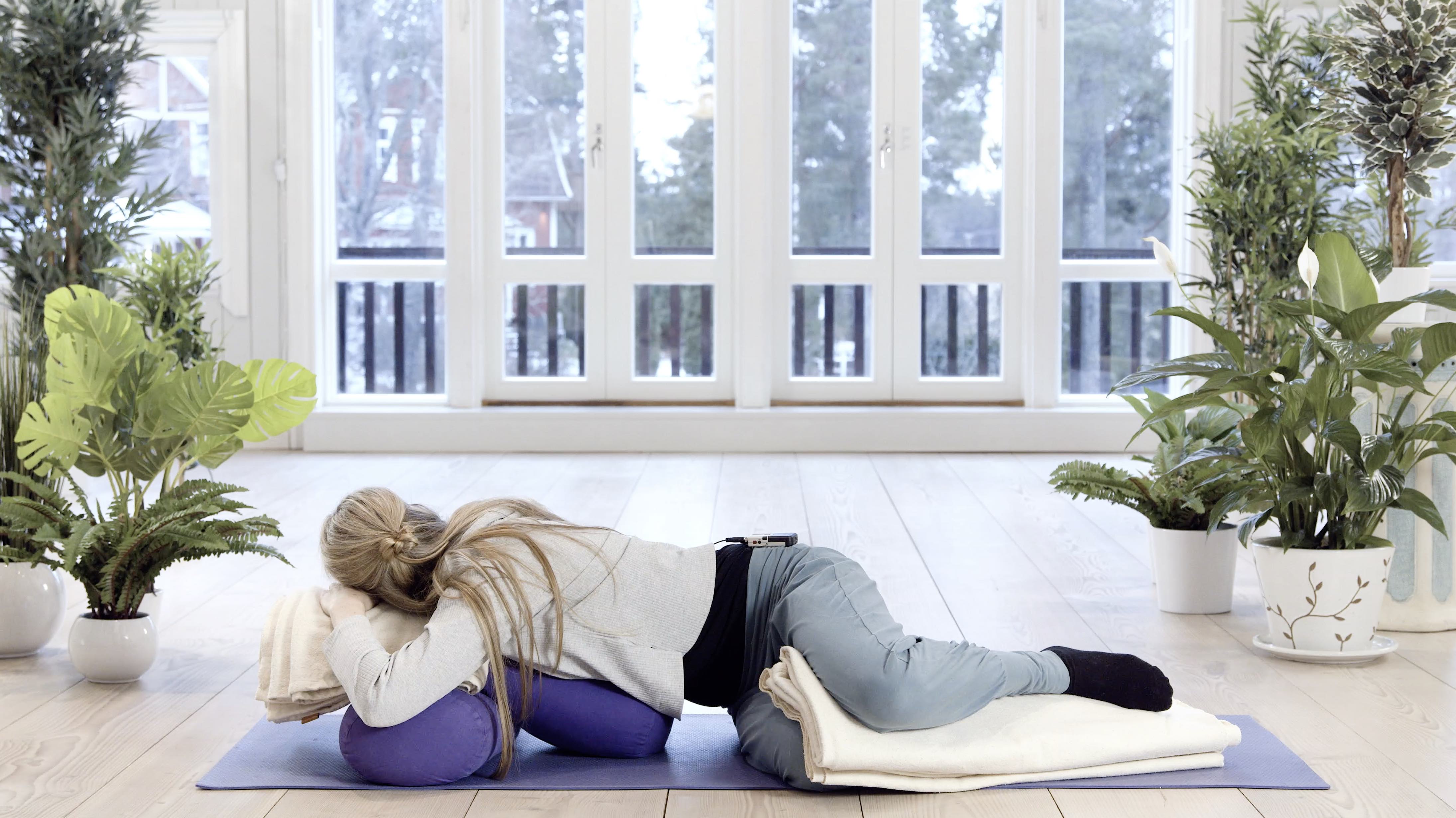 Tuettu selkärangan kierto / Nina Pyykkönen / 15 min. 