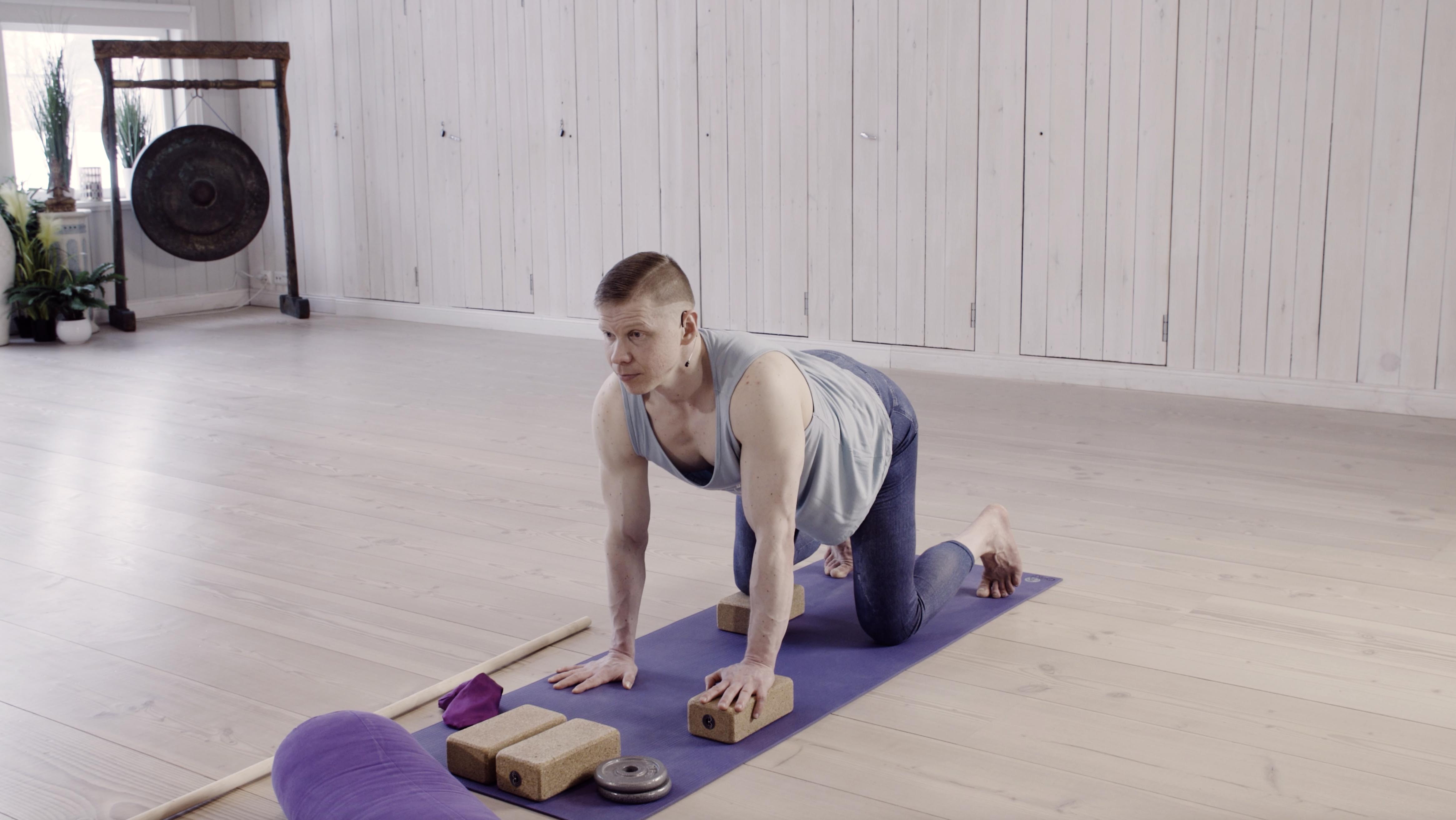 Jari Karppinen / Peloton selkä / 30 min. / Joogaterapiaflow