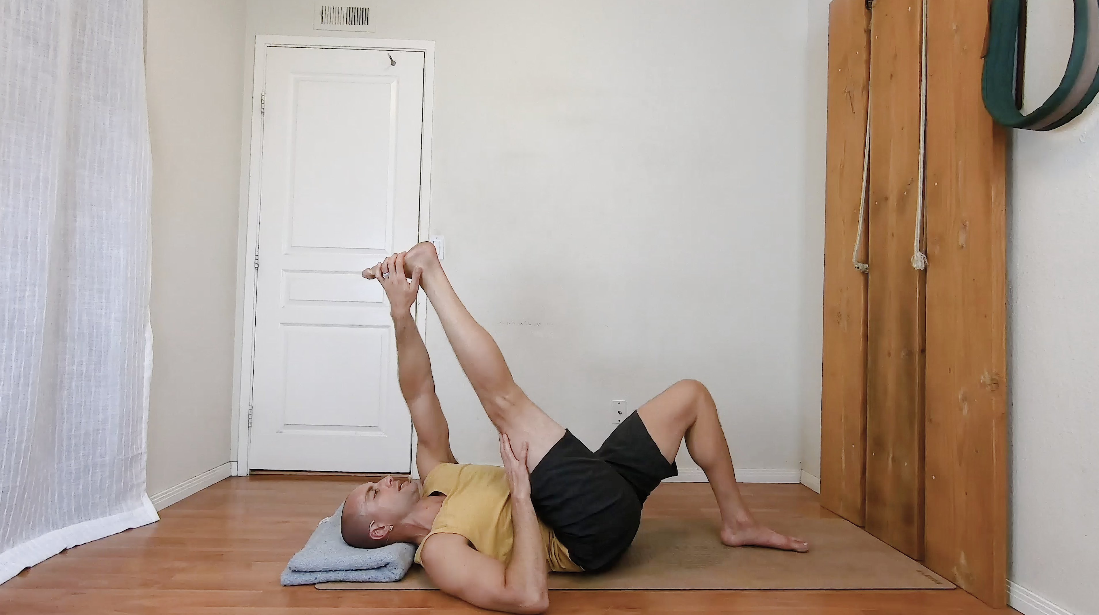 Utthita hasta padangusthasana / Elia Nikolaev / 30 min. 