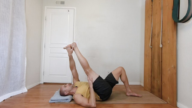 Utthita hasta padangusthasana / Elia Nikolaev / 30 min. 