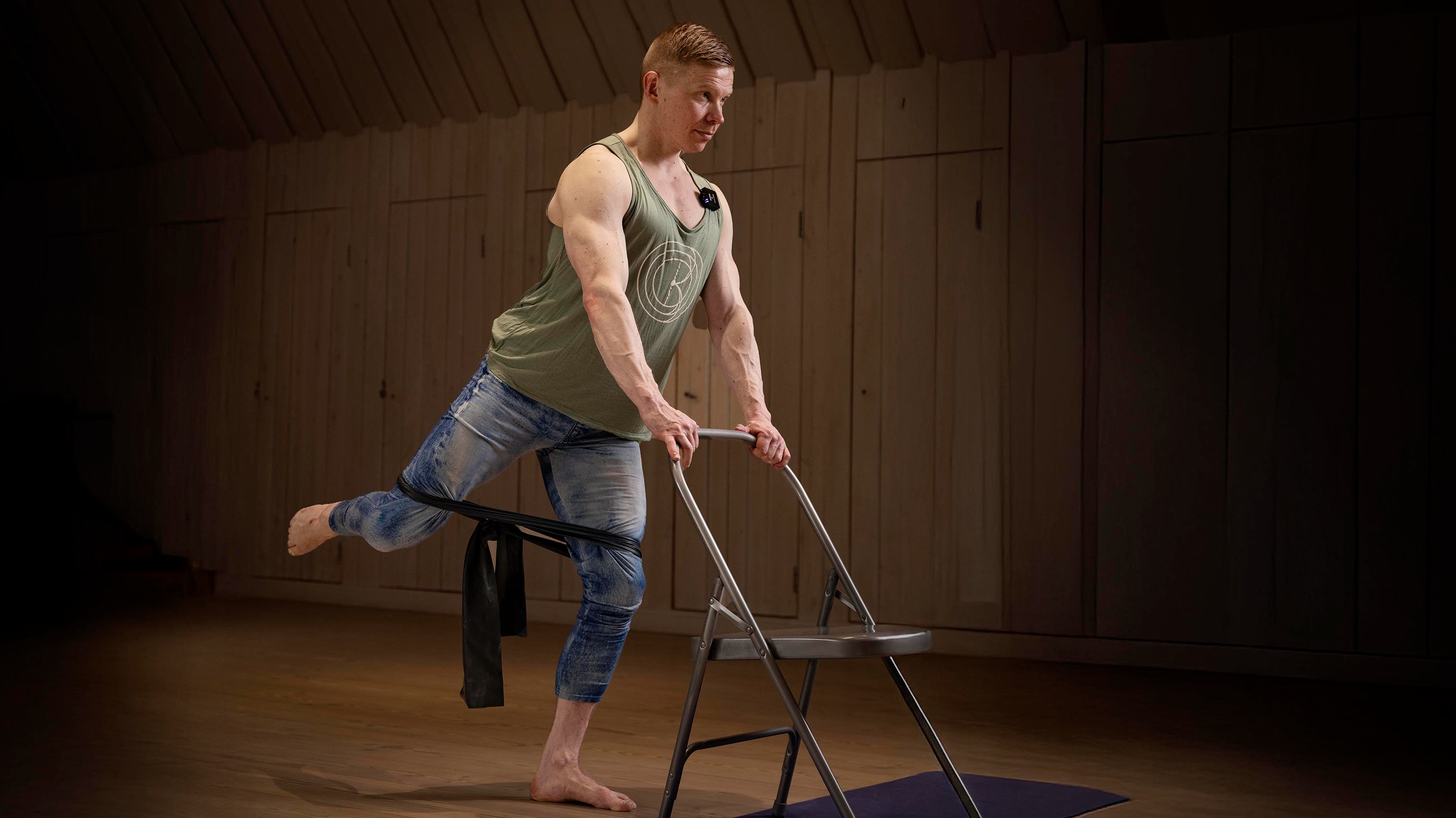 Joogaterapiaa lonkalle / 30 min. / Jari Karppinen