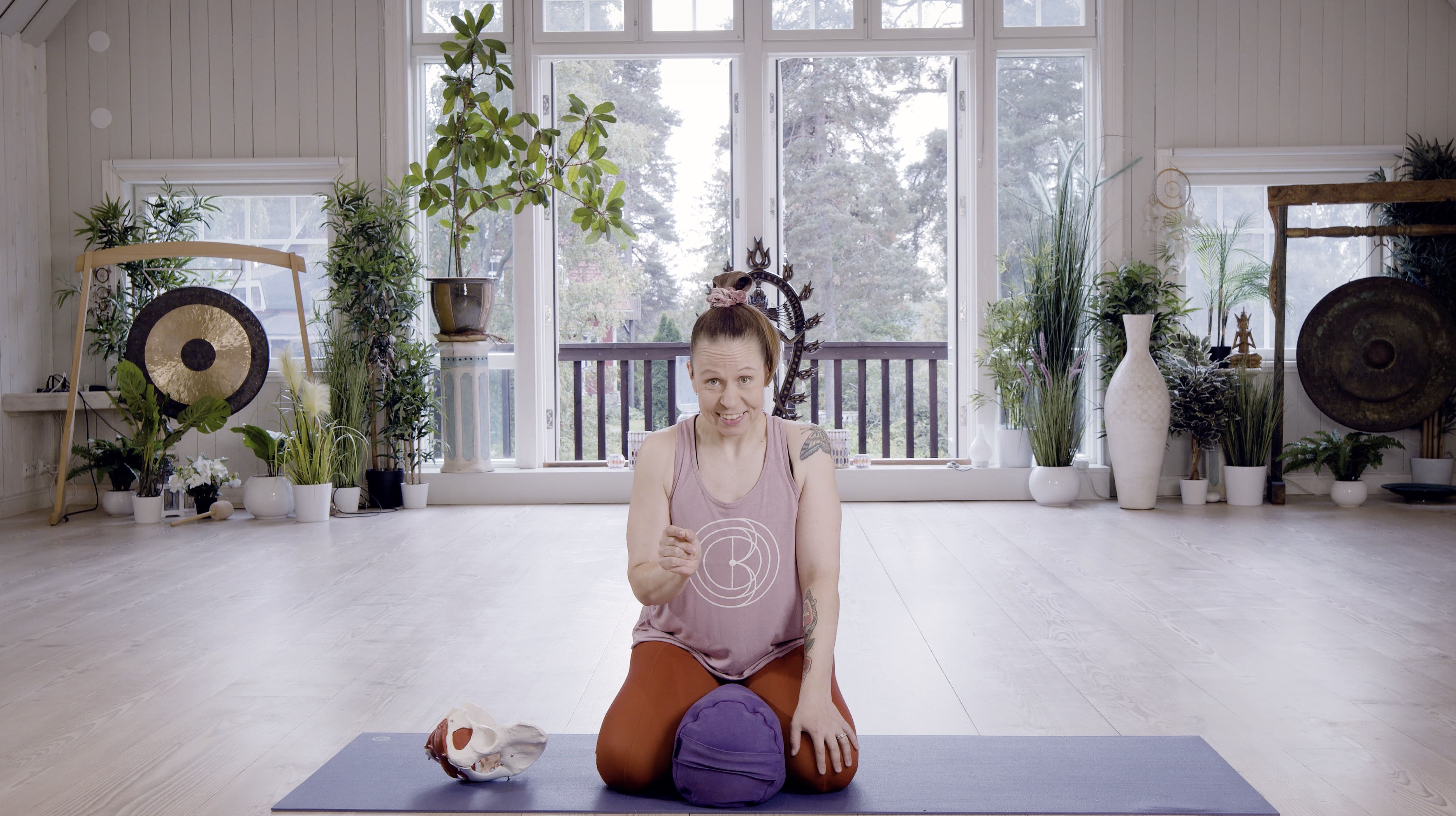 Leena Syrjälä / Joogaterapiaa virtsankarkailuun / 15 min.