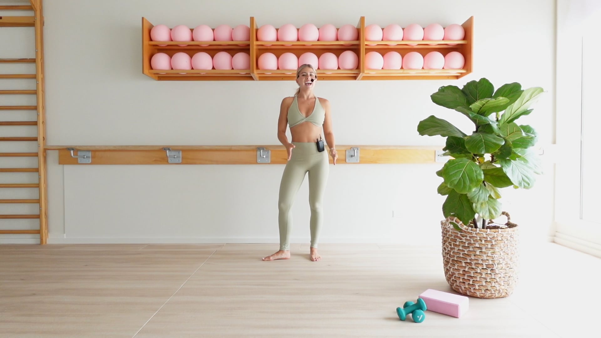 DAY 1 | 20 MINUTE TOTAL BODY WAKE UP
