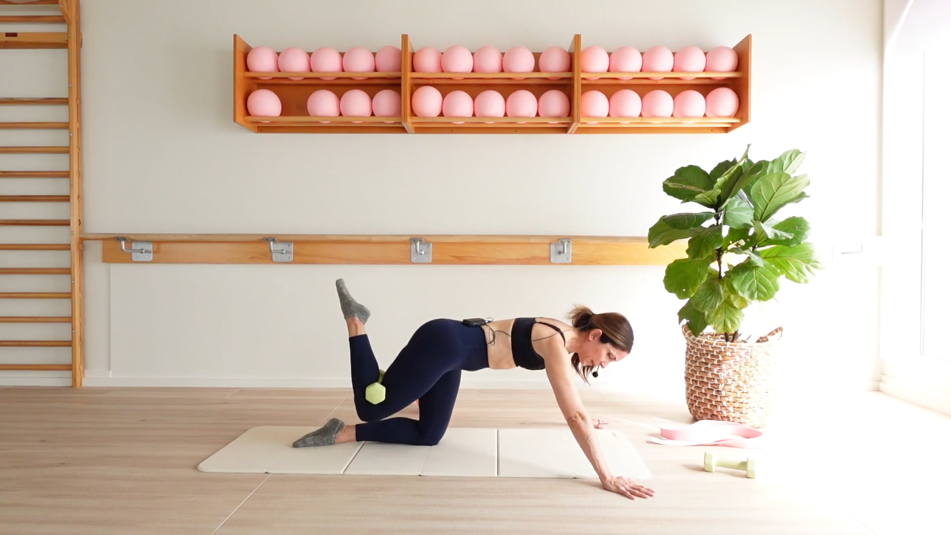 25 MINUTE BARRE + STRENGTH