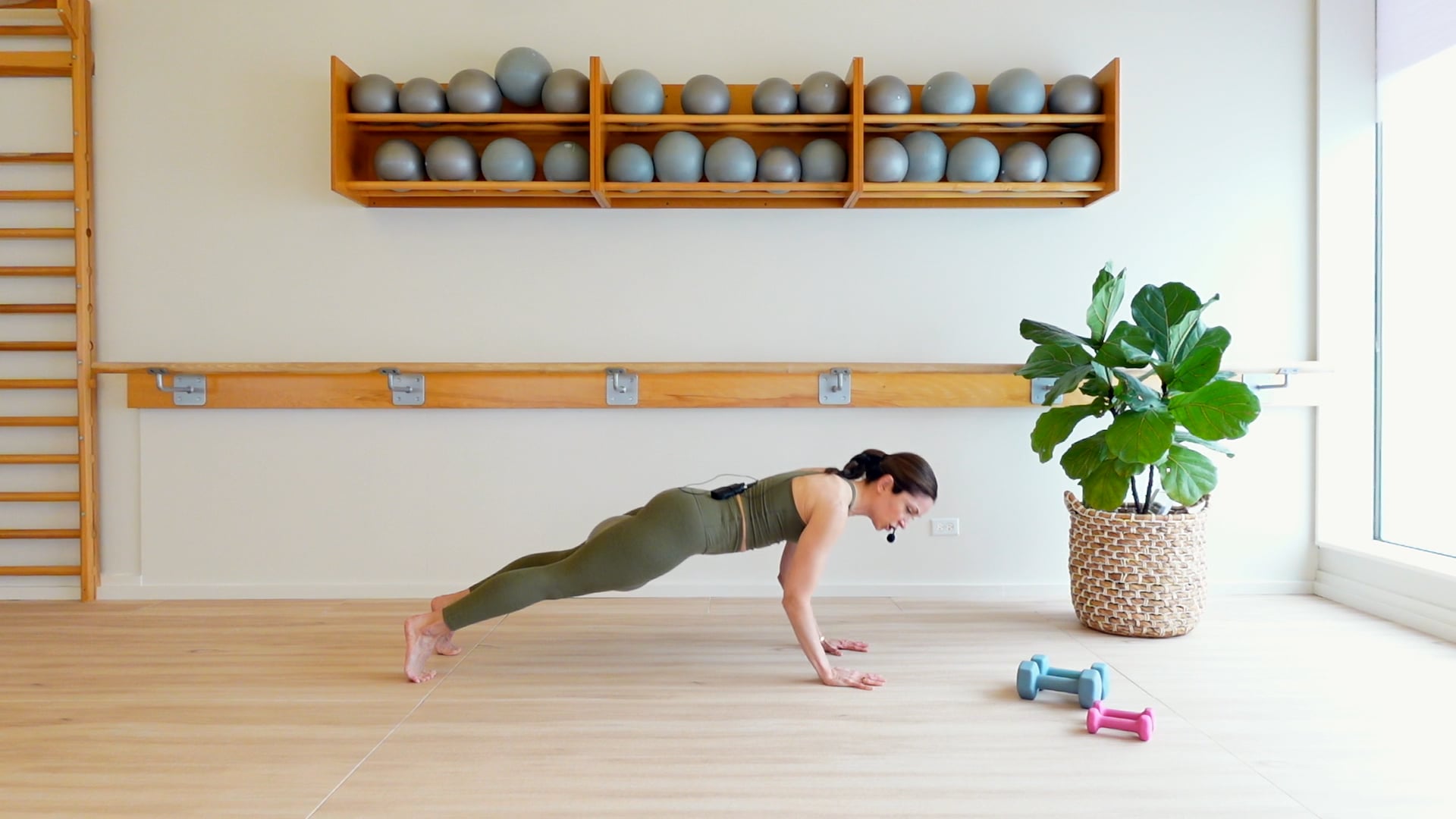 25 MINUTE BARRE + STRENGTH