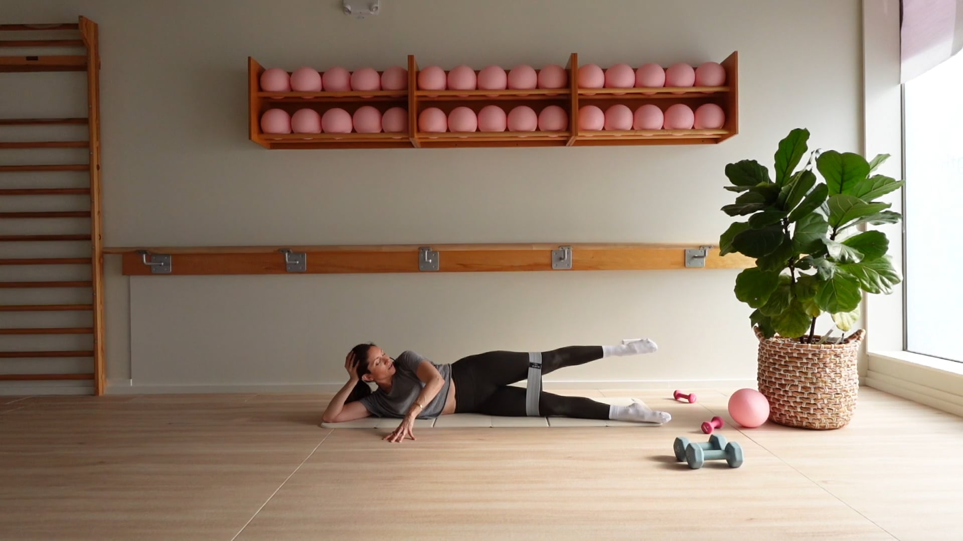 25 MINUTE BARRE + STRENGTH