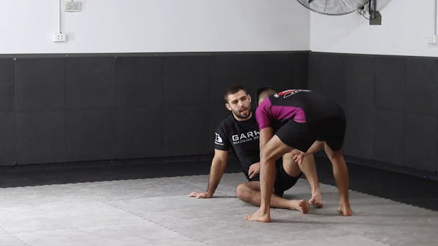 GRIPPING THE LEGS - SEATED OPEN GUARD...