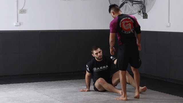 GRIPPING THE LEGS - SEATED OPEN GUARD...