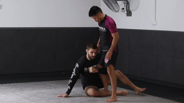 GRIPPING THE LEGS - SEATED OPEN GUARD...