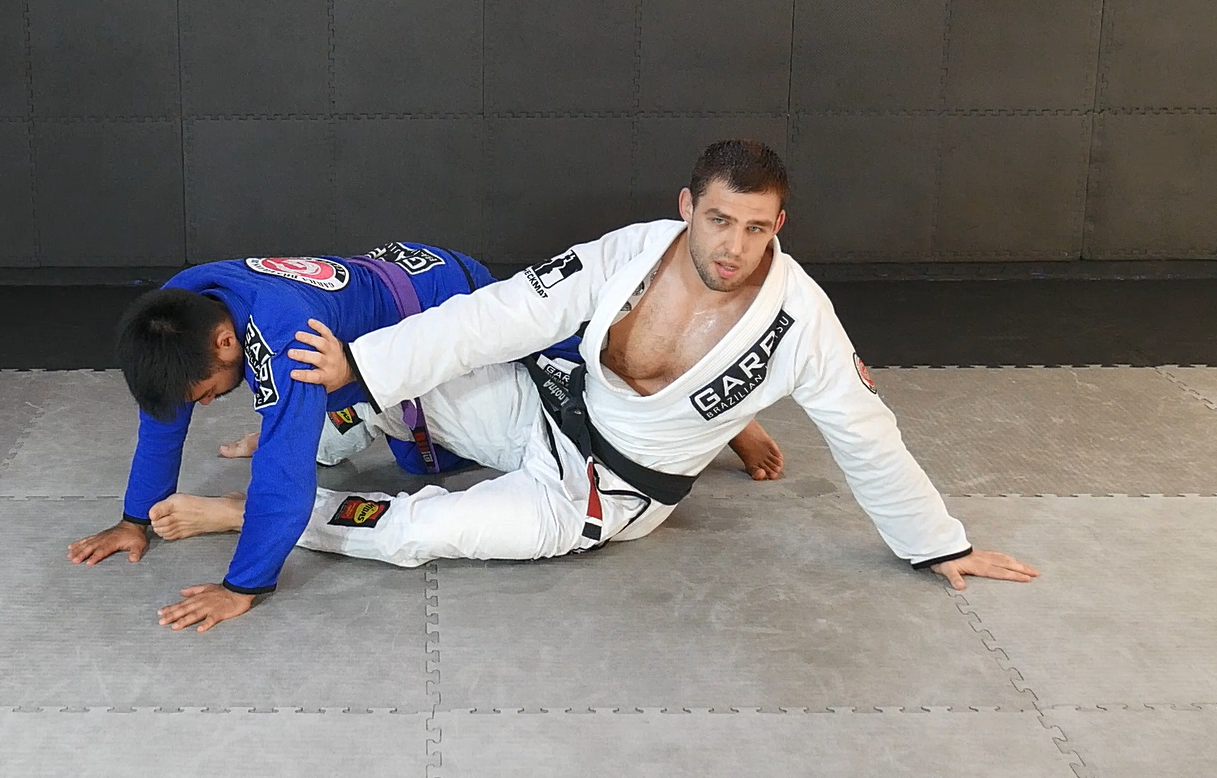 SIDE CONTROL ESCAPES